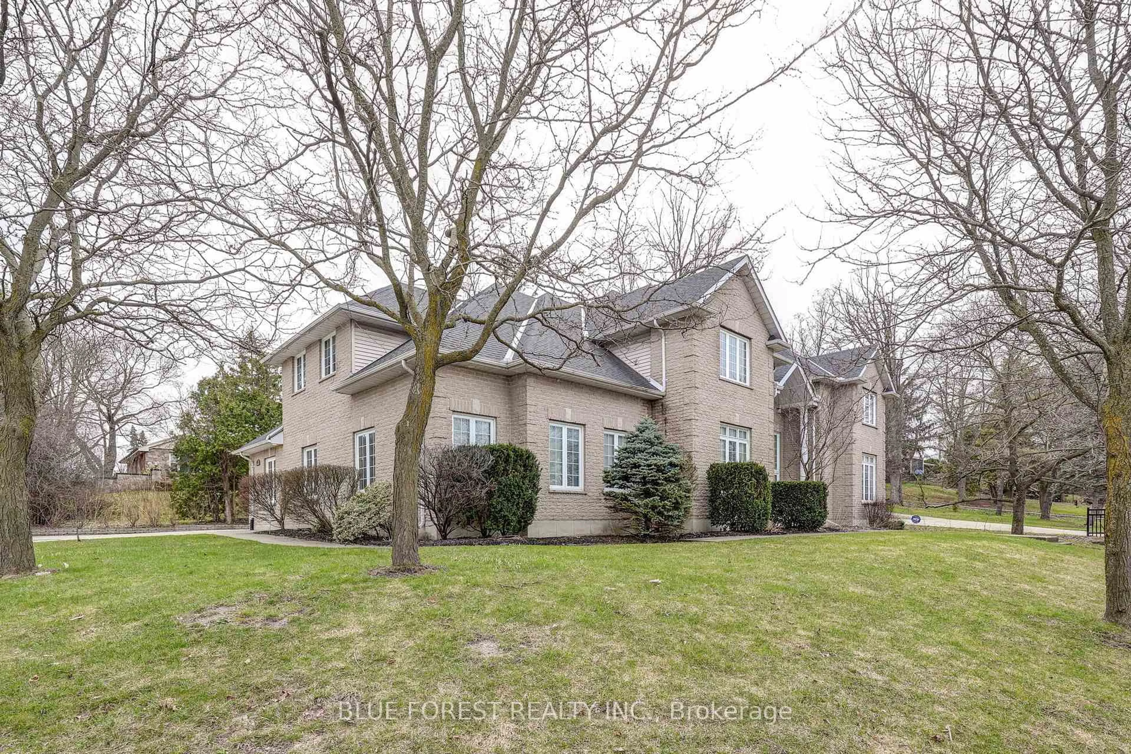 Unknown for 475 Upper Queen St, London South Ontario N6C 3T8