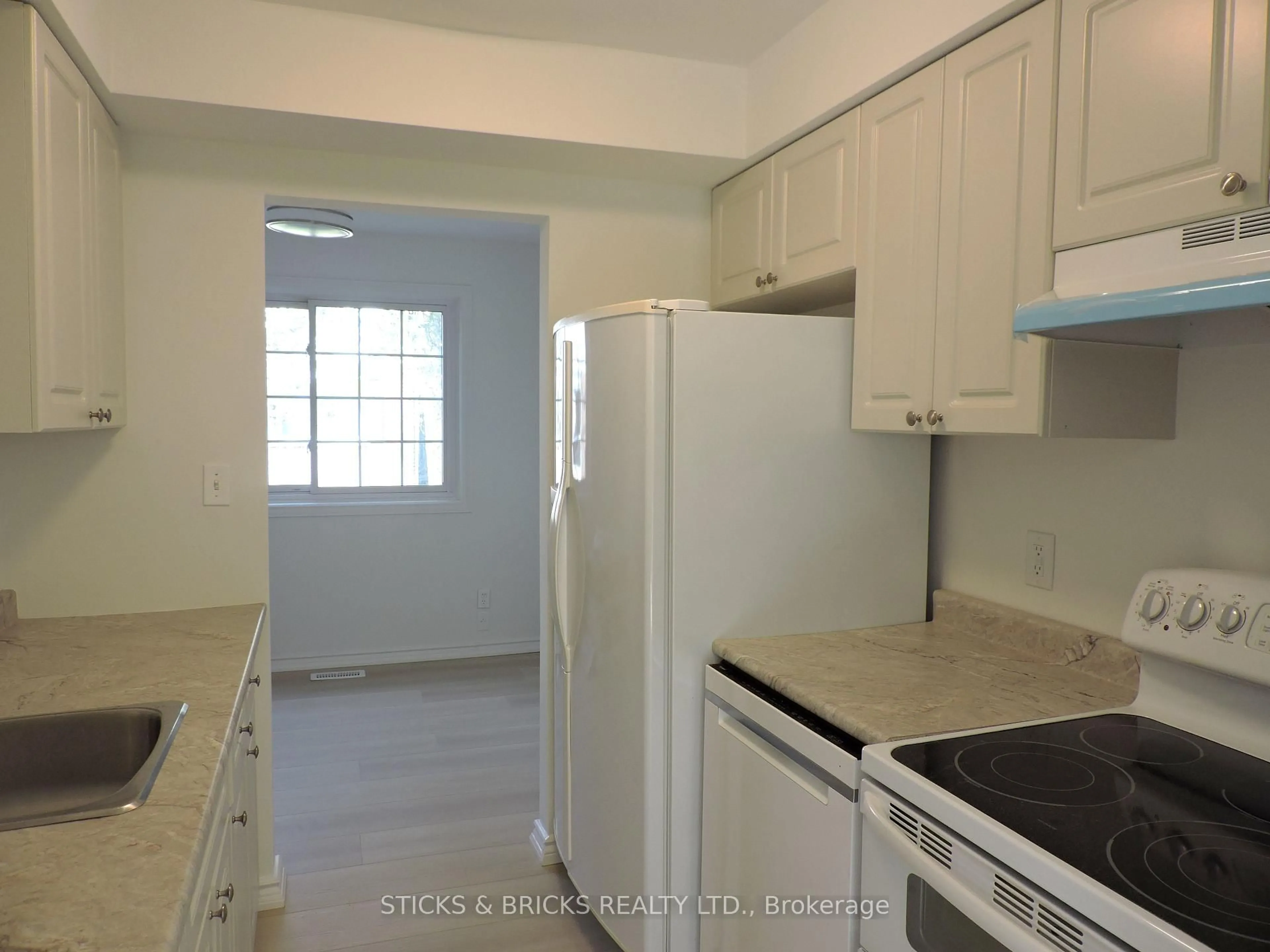 Standard kitchen, unknown for 5852 Frontenac St #6, Niagara Falls Ontario L2G 3A9