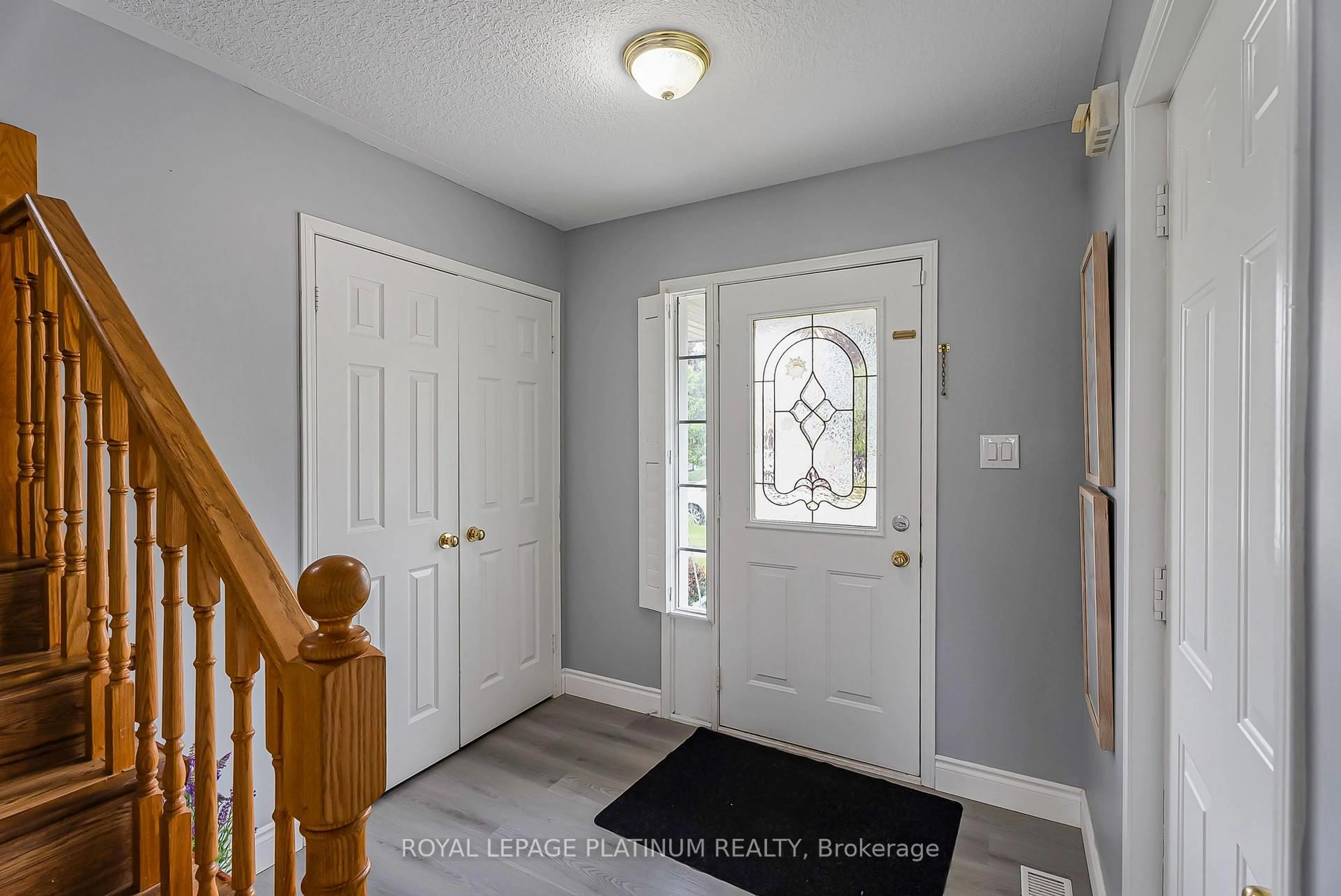 Indoor entryway for 257 Grey Fox Dr, Kitchener Ontario N2E 3N7