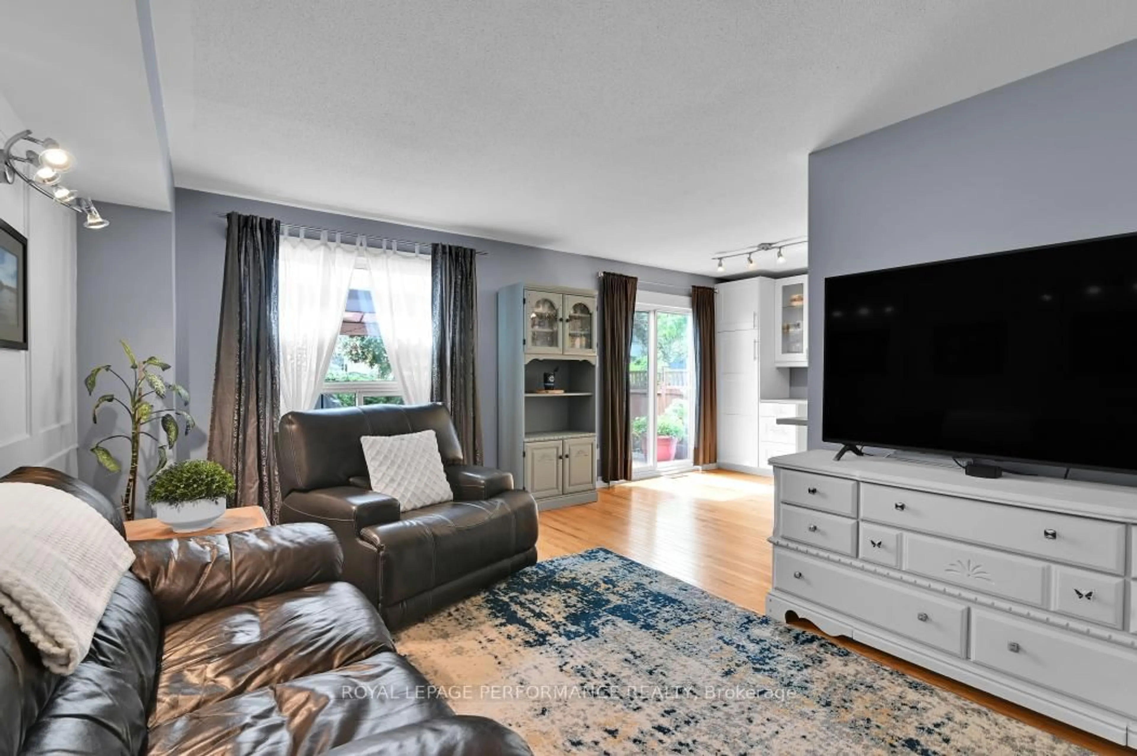 Living room with furniture, unknown for 81 Armagh Way, Ottawa Ontario K2J 4C1
