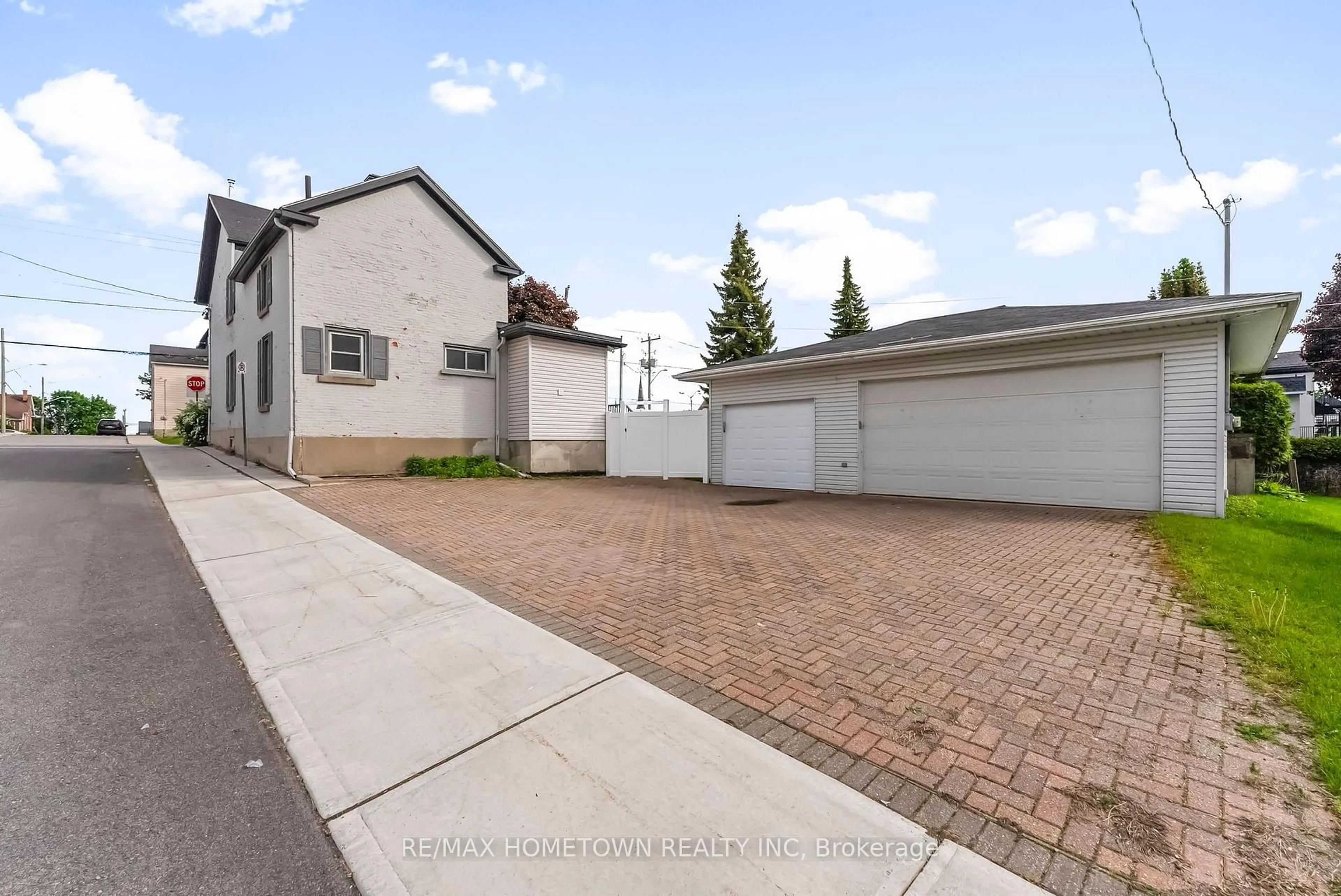 Unknown for 22 James St, Brockville Ontario K6V 1J9