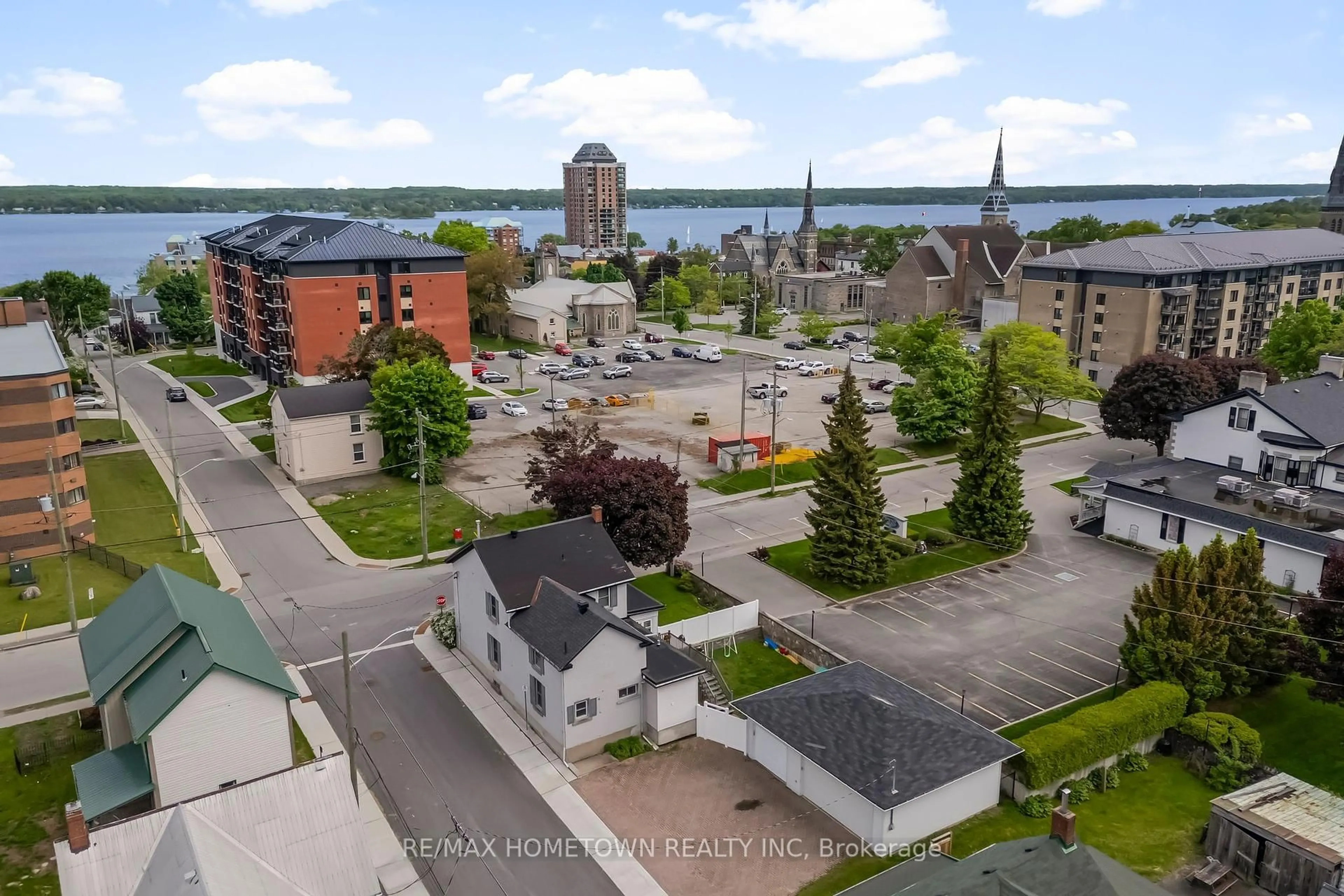 A pic from outside/outdoor area/front of a property/back of a property/a pic from drone, unknown for 22 James St, Brockville Ontario K6V 1J9