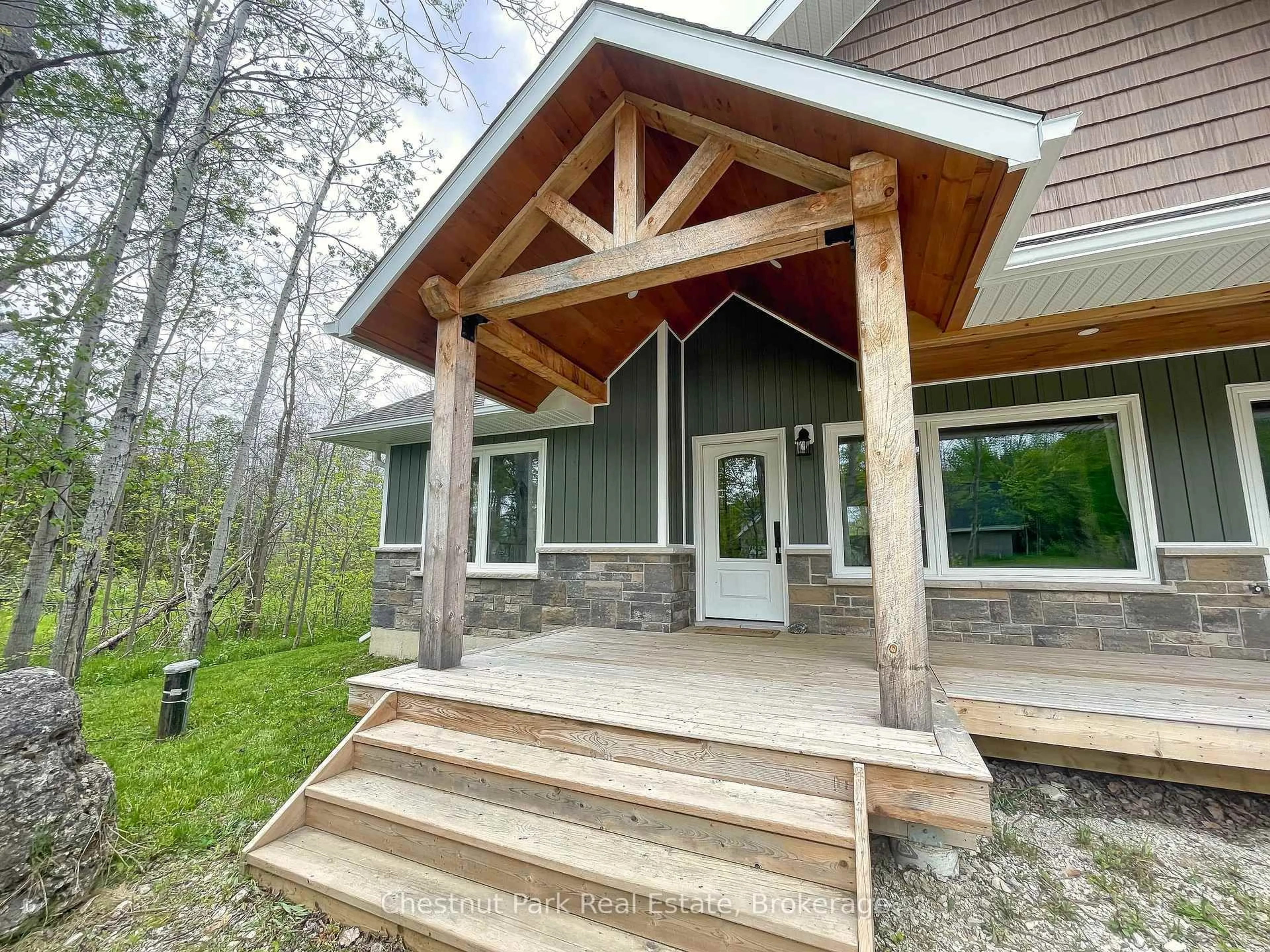 Indoor entryway for 23 Maple Dr, Northern Bruce Peninsula Ontario N0H 1Z0