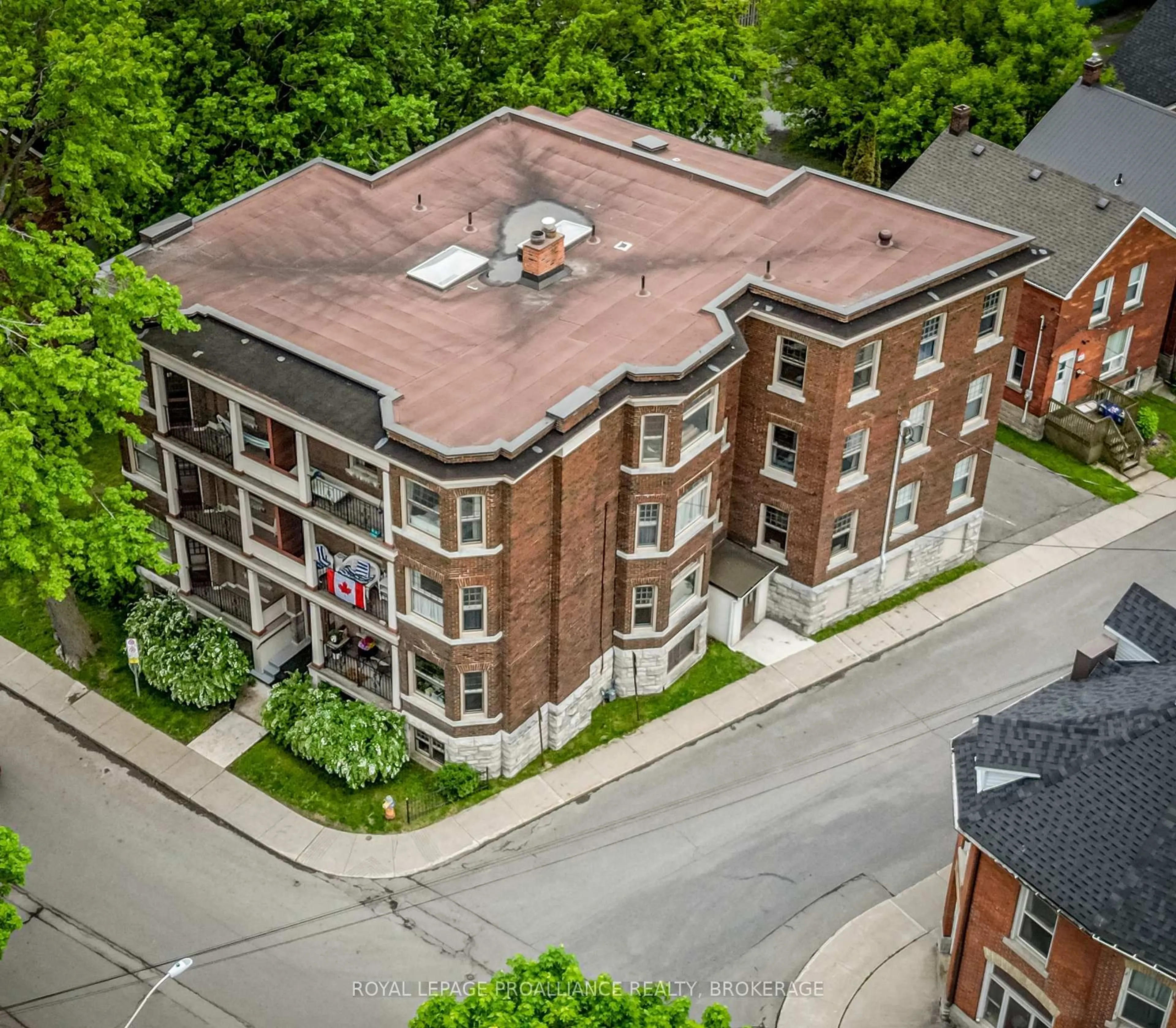 A pic from outside/outdoor area/front of a property/back of a property/a pic from drone, building for 244 Barrie St #2, Kingston Ontario K7L 3K5