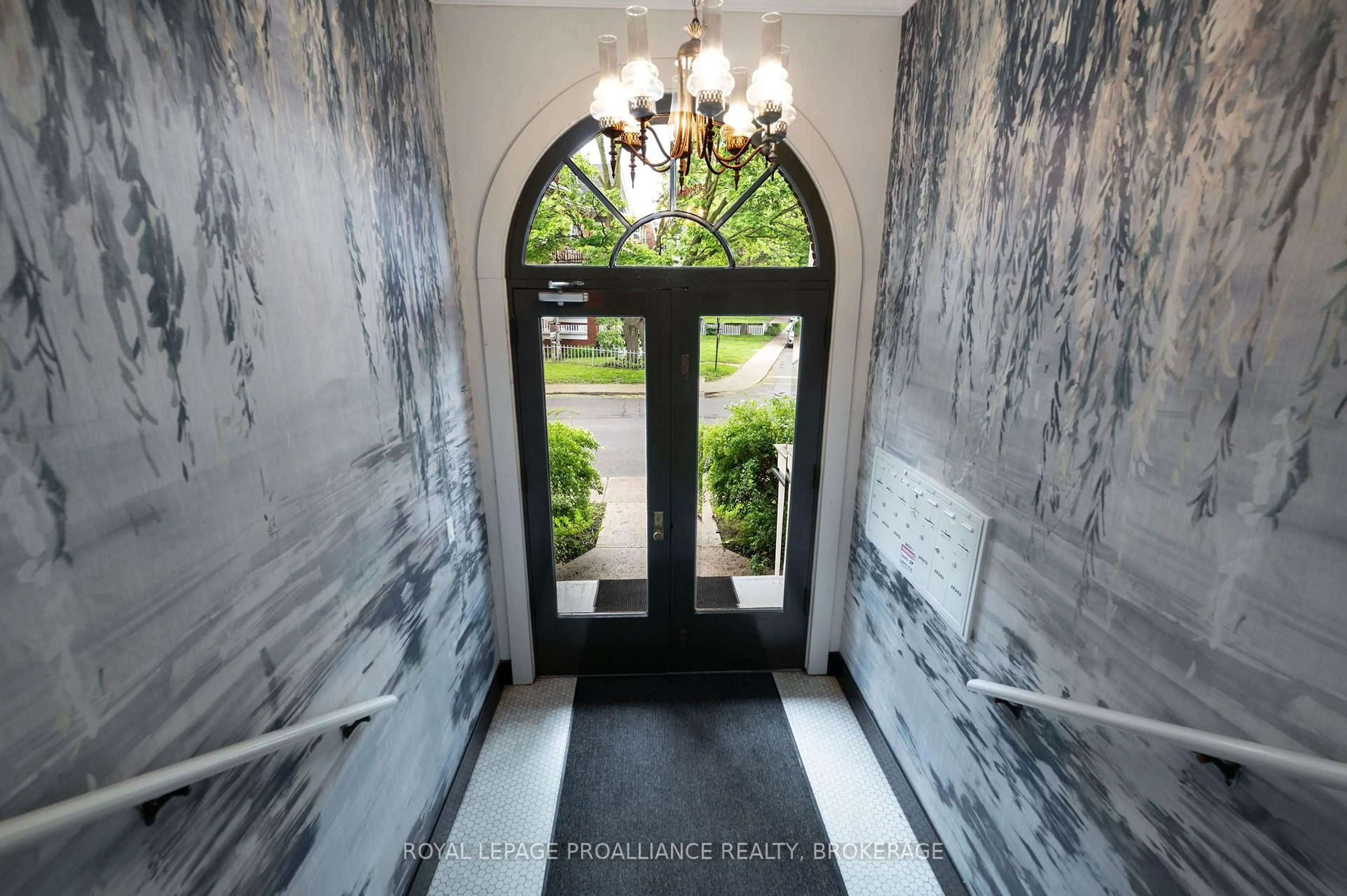 Indoor entryway for 244 Barrie St #2, Kingston Ontario K7L 3K5