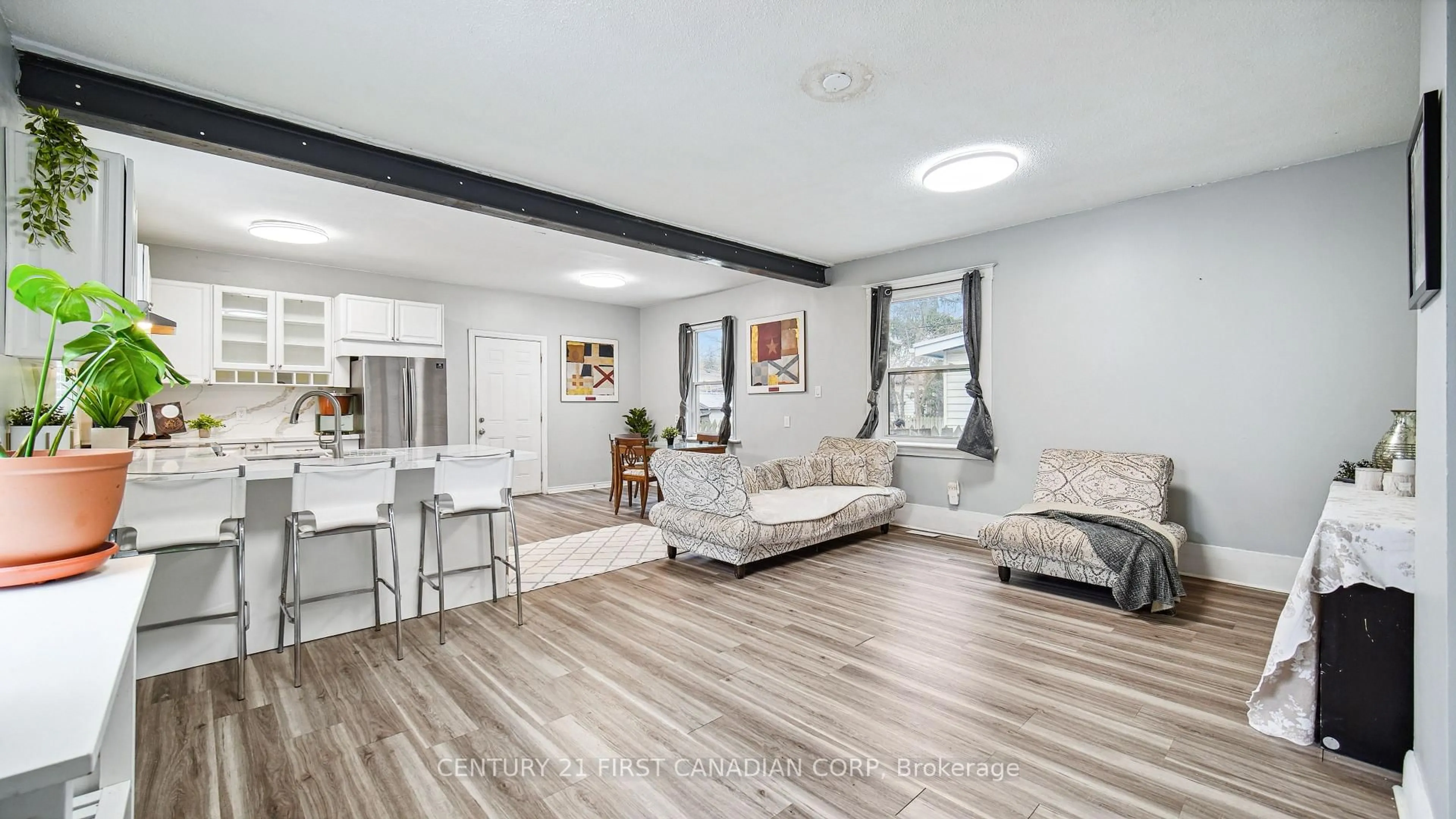 Living room with furniture, unknown for 417 Grey St, London East Ontario N6B 1H1