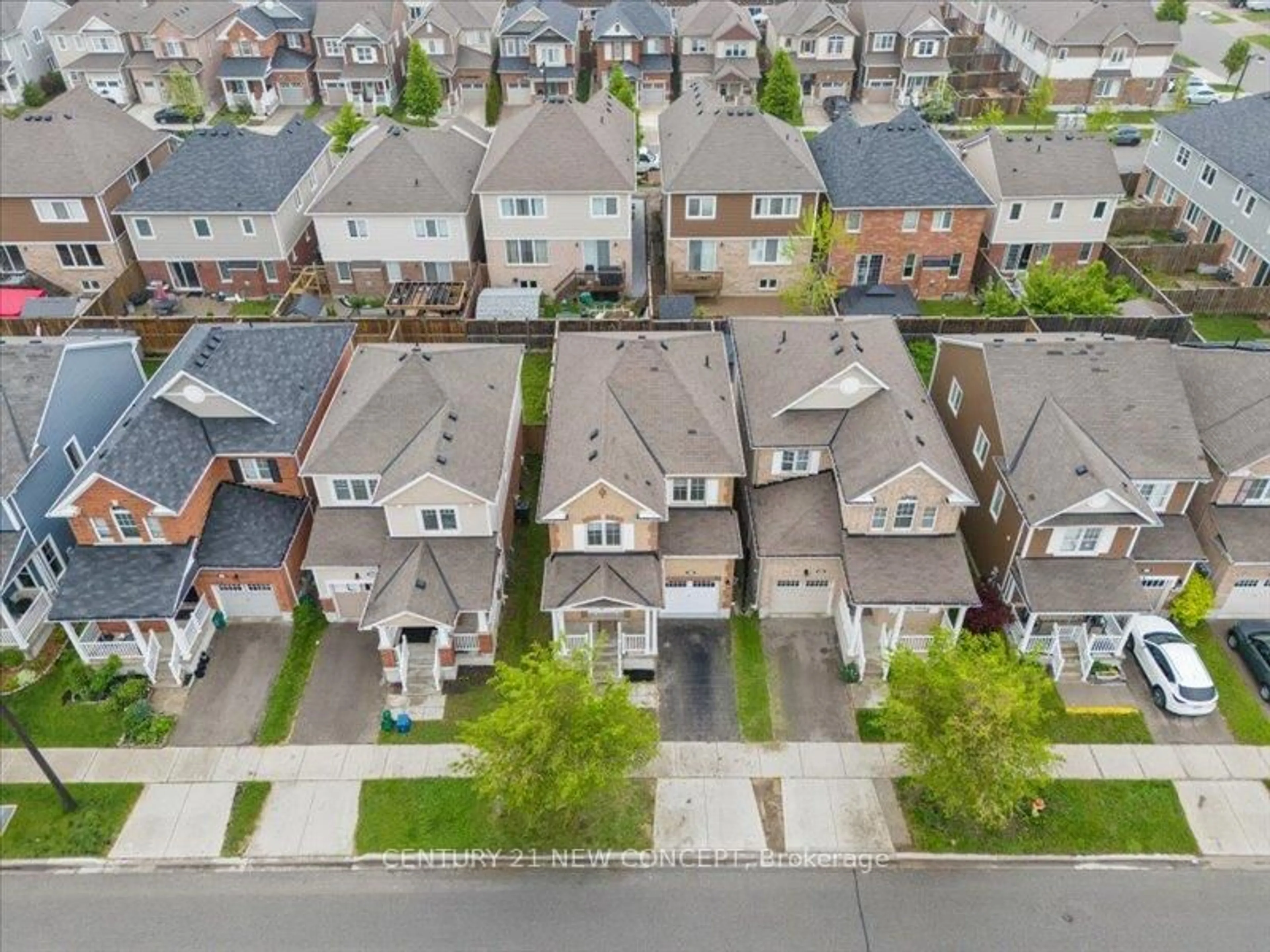 A pic from outside/outdoor area/front of a property/back of a property/a pic from drone, street for 85 Ludolph St, Kitchener Ontario N2R 0J4