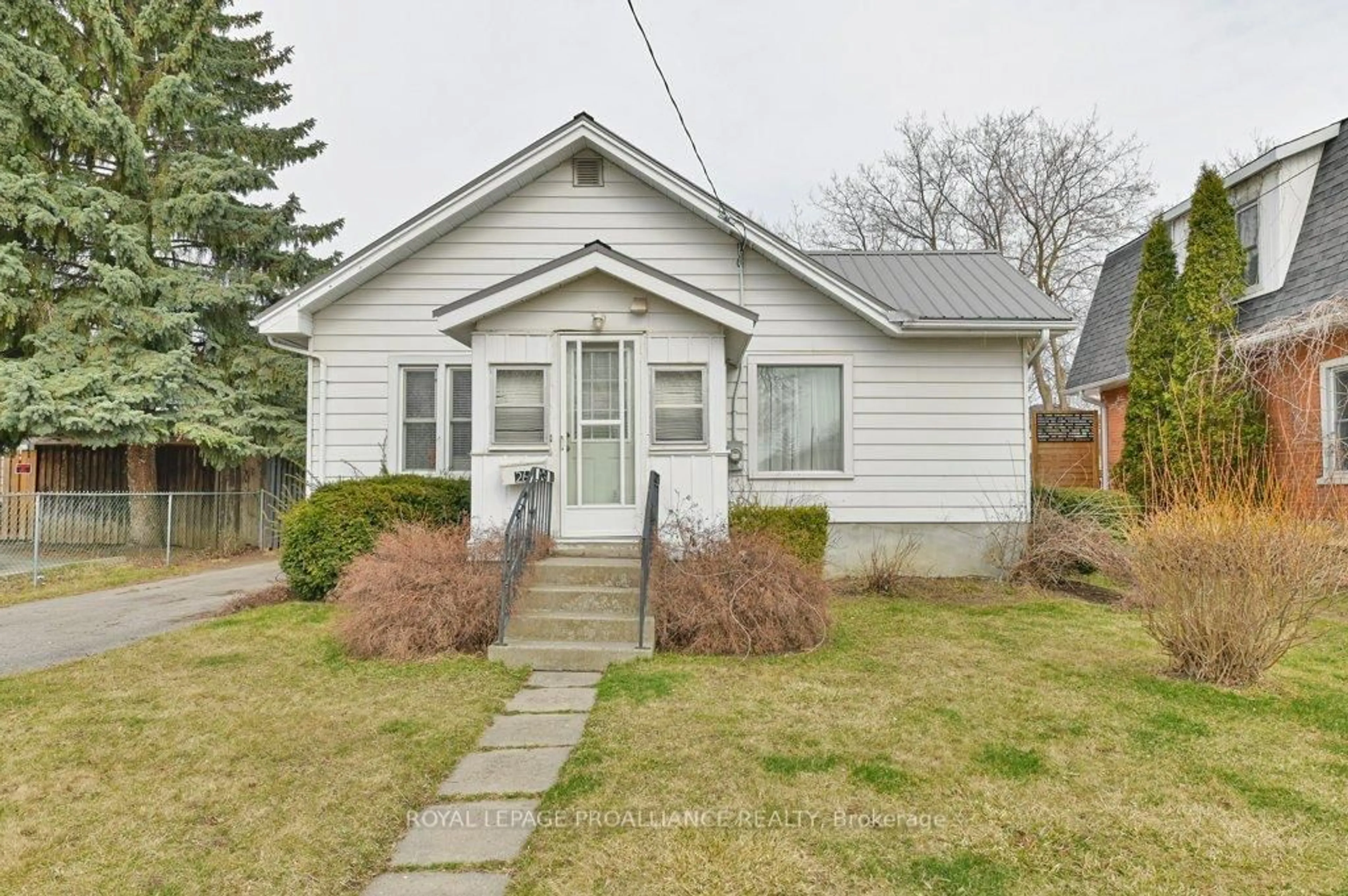 Unknown for 26 Burton St, Belleville Ontario K8P 1E6