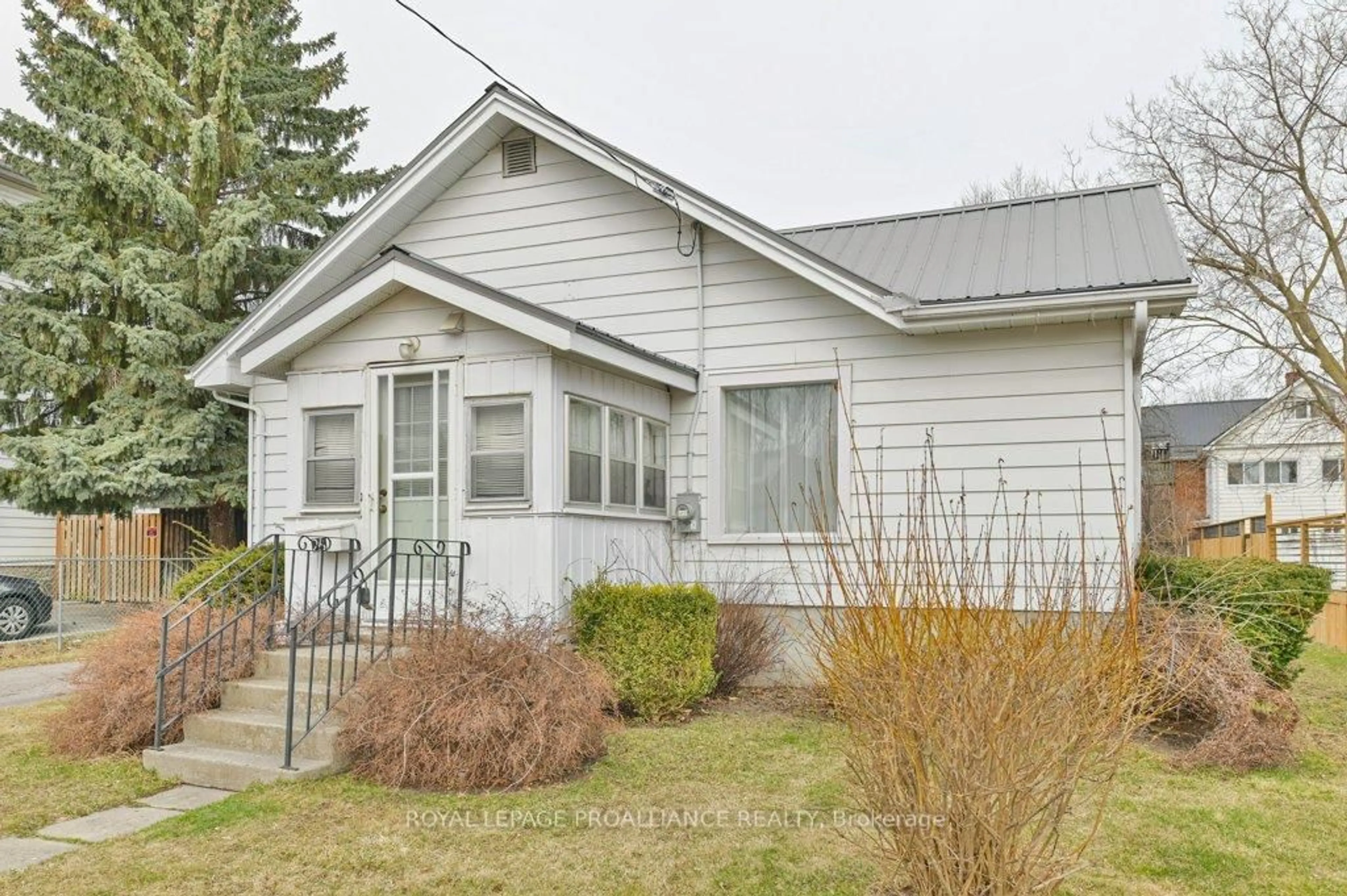Home with vinyl exterior material, street for 26 Burton St, Belleville Ontario K8P 1E6