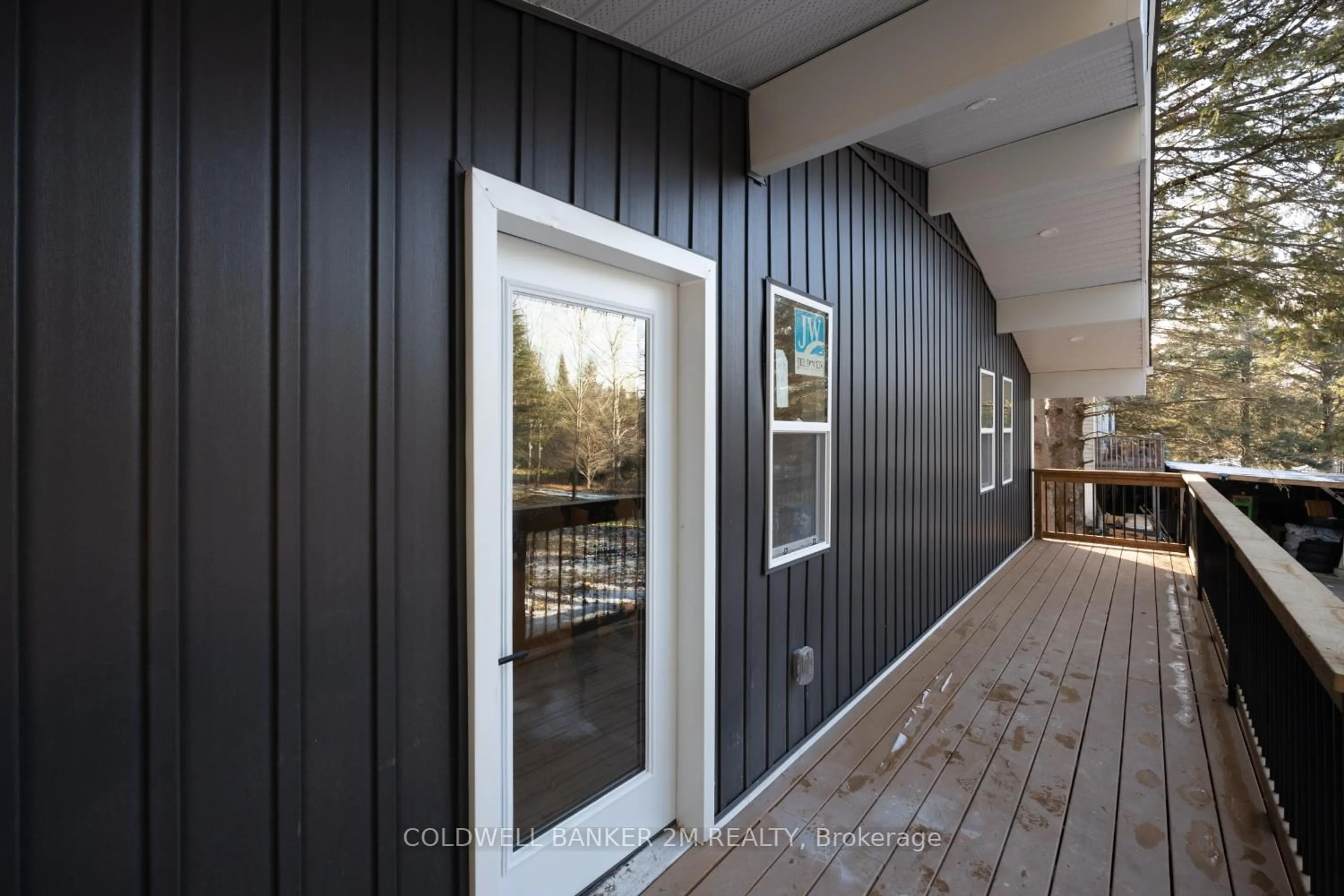 Indoor entryway for 122 McGill Dr, Kawartha Lakes Ontario L0B 1K0