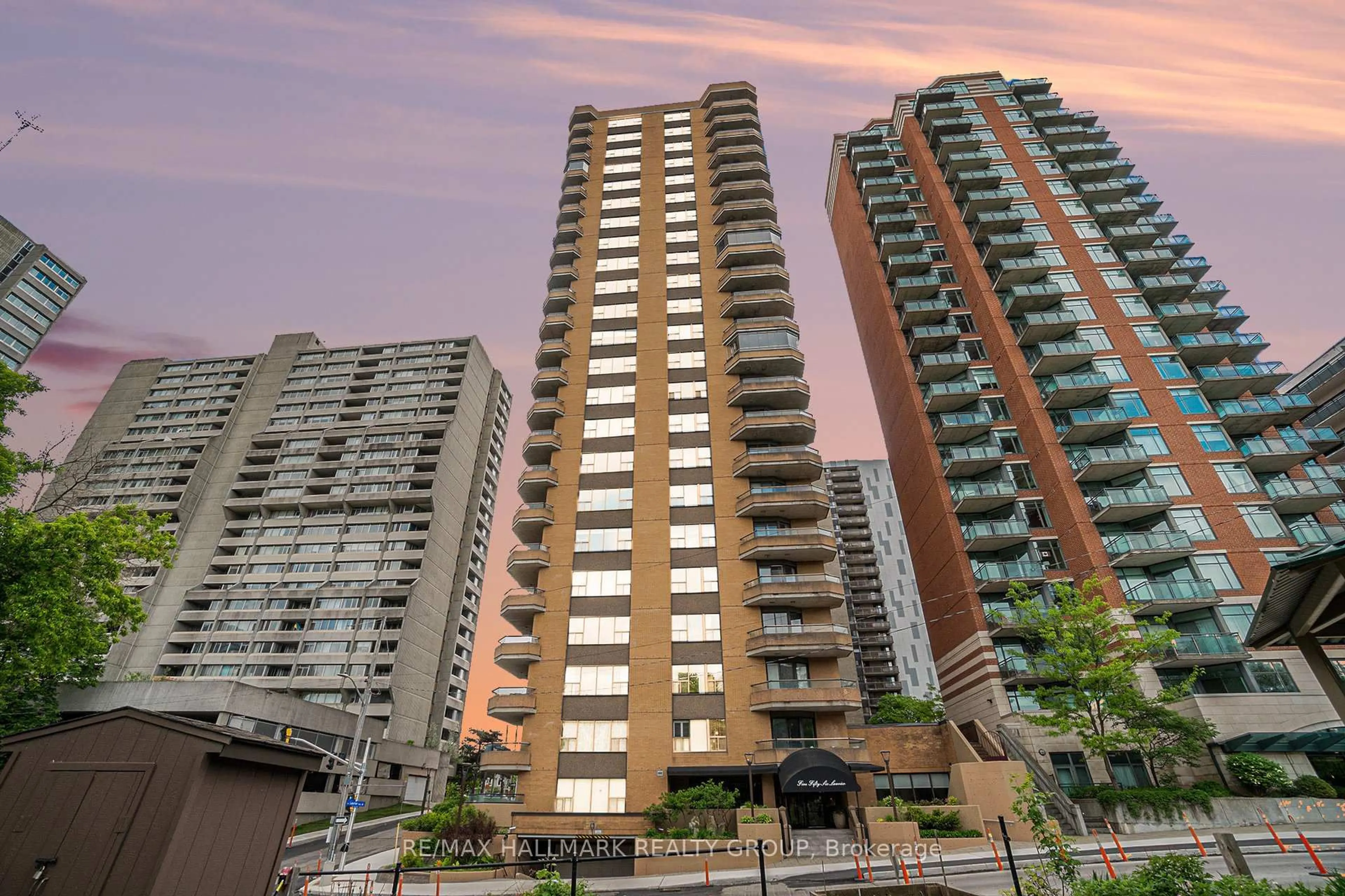 Unknown for 556 Laurier Ave #1404, Ottawa Ontario K1R 7X2