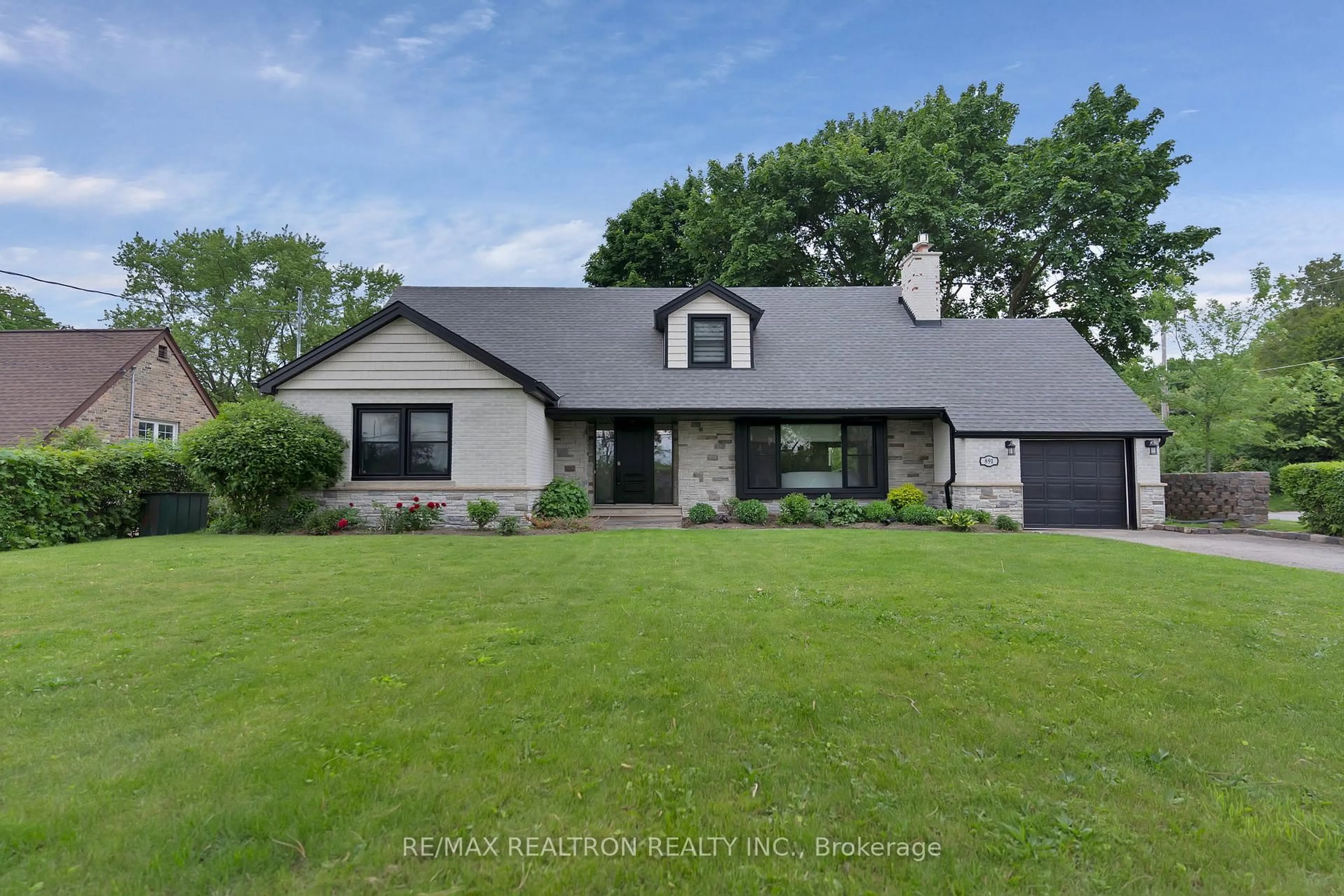 Home with vinyl exterior material, street for 891 Riverside Dr, London North Ontario N6H 4N3