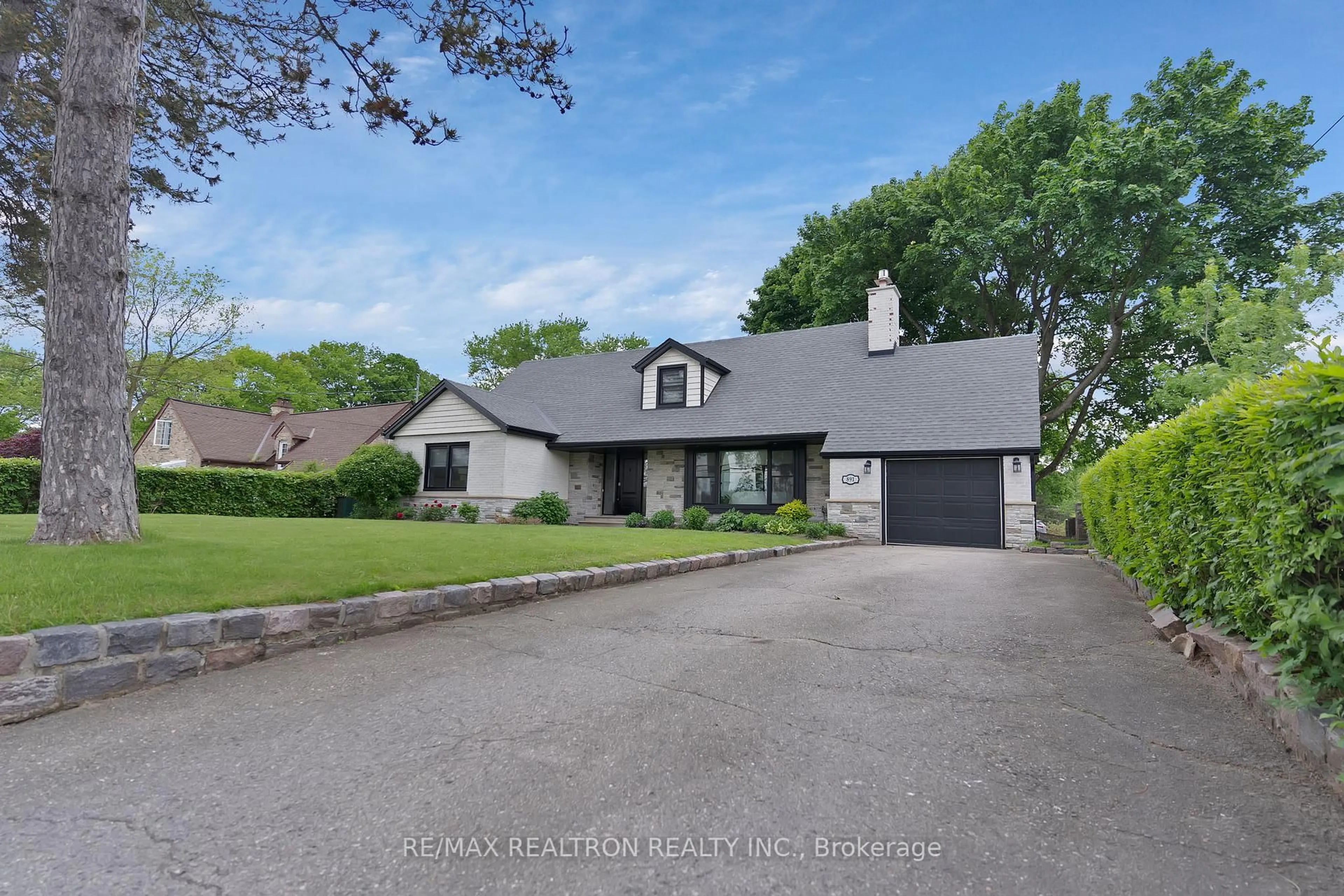 A pic from outside/outdoor area/front of a property/back of a property/a pic from drone, street for 891 Riverside Dr, London North Ontario N6H 4N3