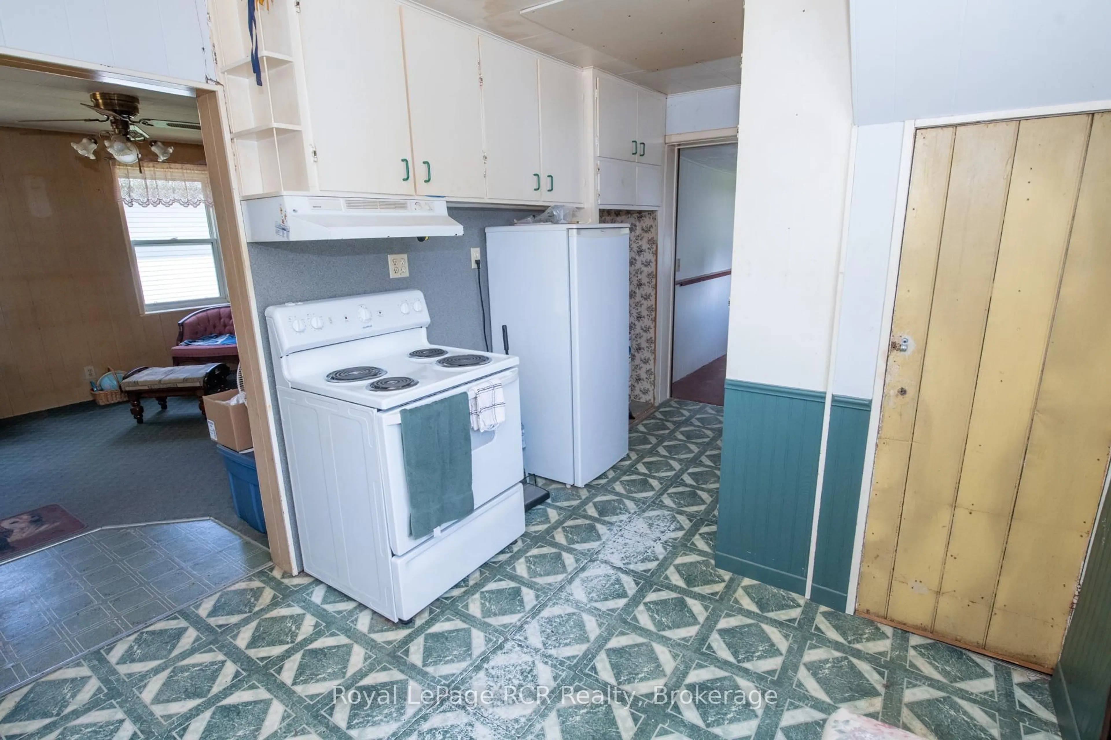 Standard kitchen, unknown for 450 JAMES St, Wellington North Ontario N0G 2L3