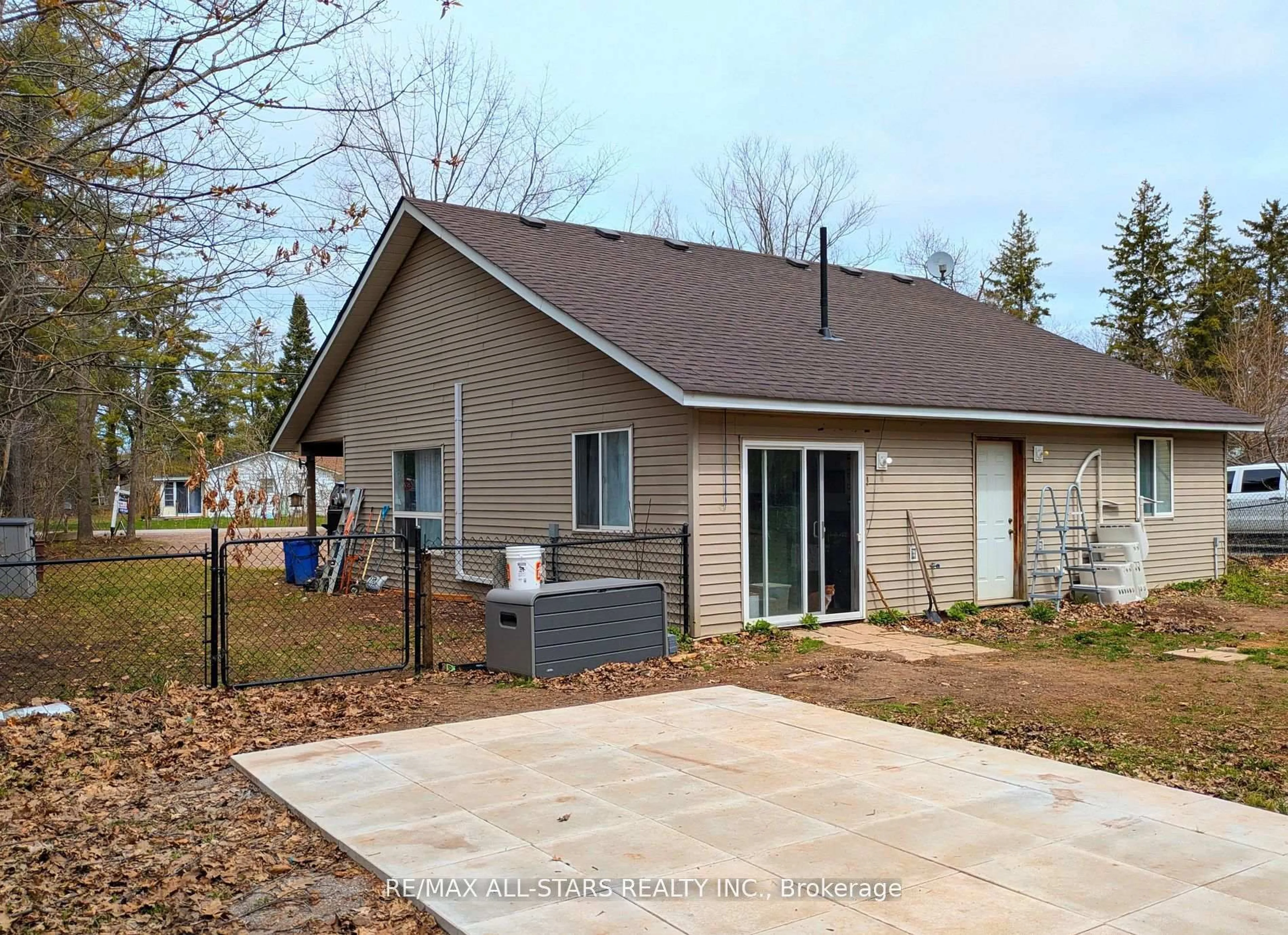 Home with vinyl exterior material, street for 2 Oakwood Dr, Kawartha Lakes Ontario K0M 1N0