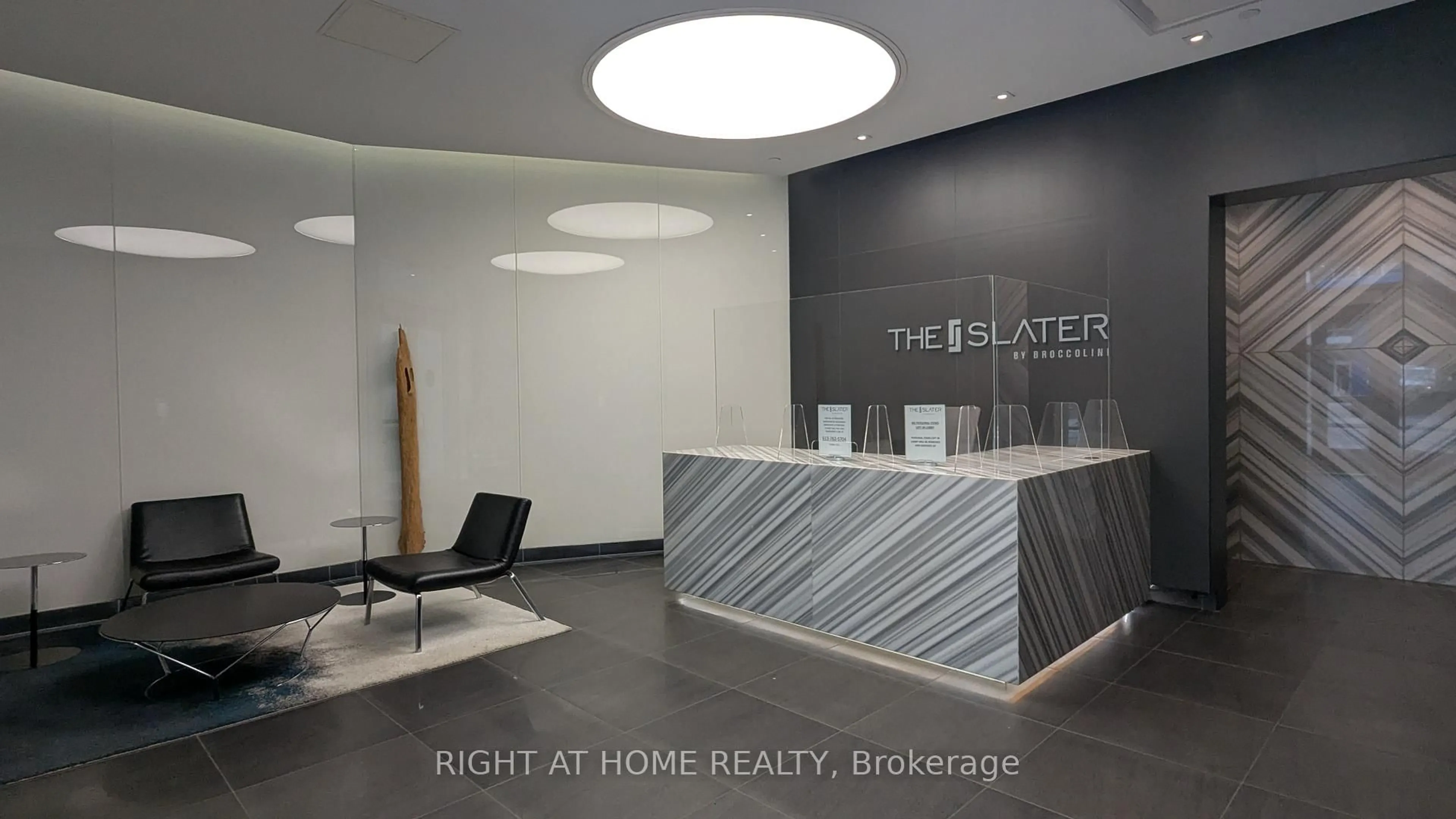 Indoor foyer for 199 Slater St #906, Ottawa Ontario K1P 0A8