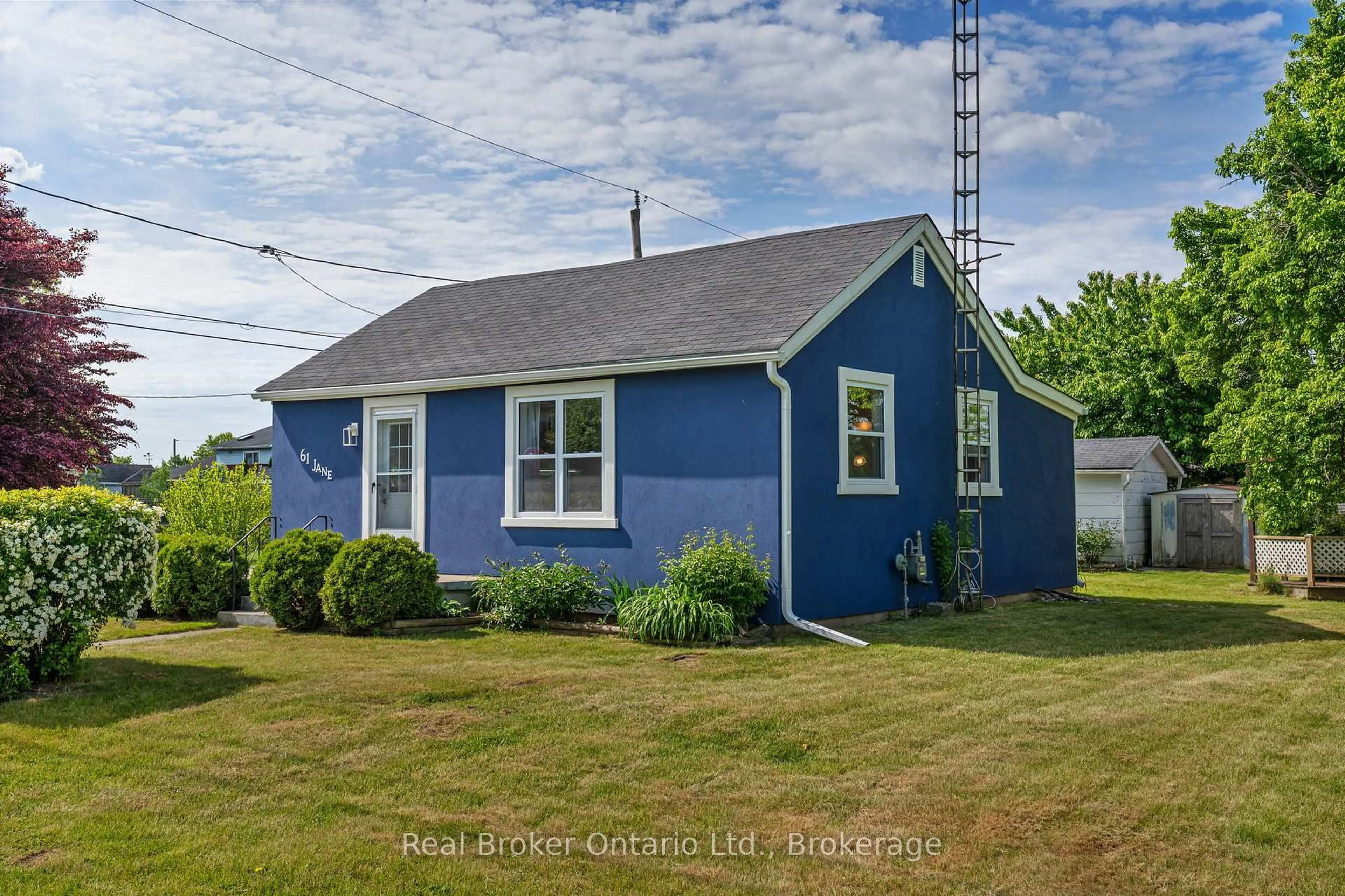 Home with vinyl exterior material, street for 61 Jane St, Haldimand Ontario N0A 1H0