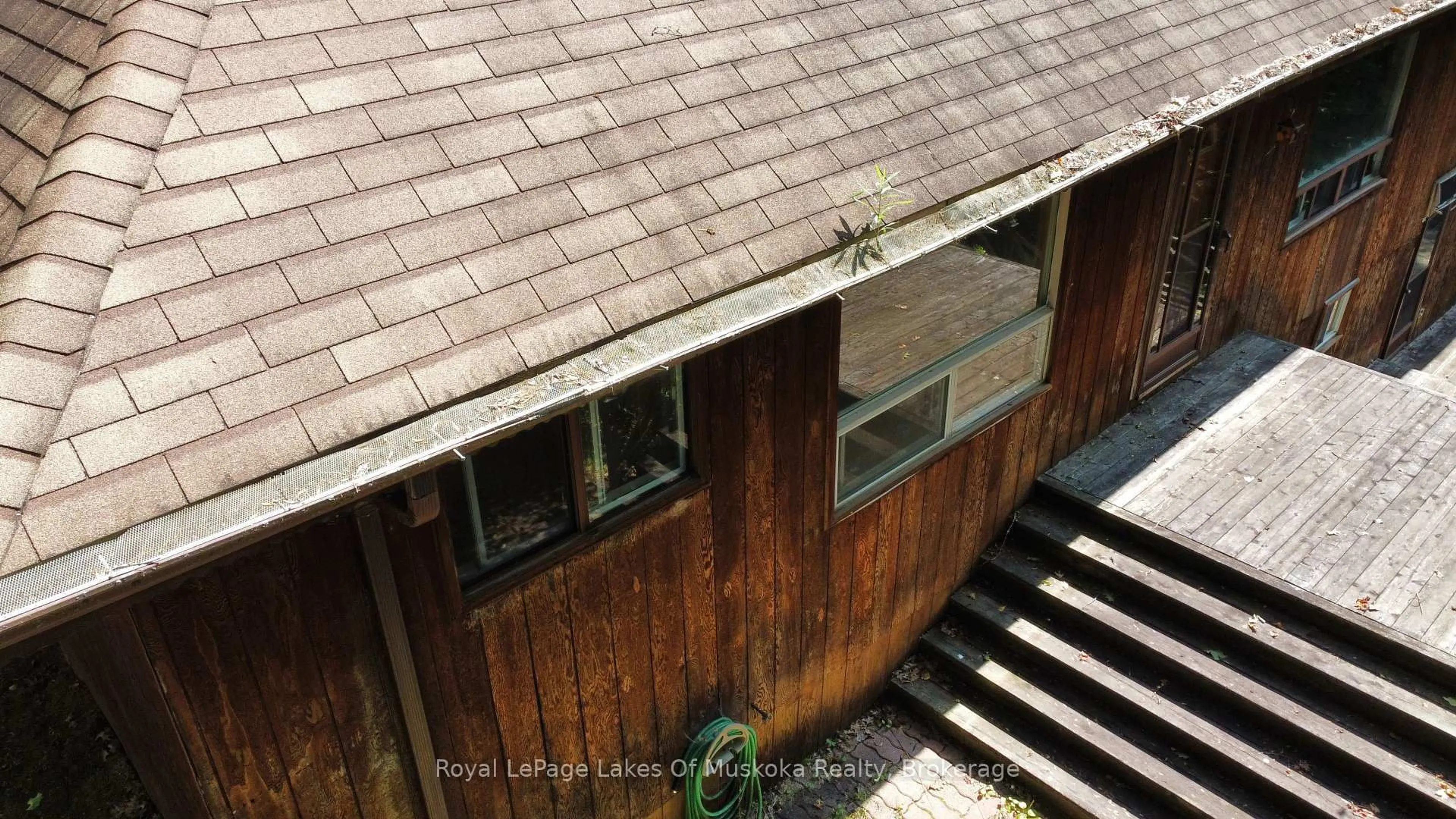 A pic from outside/outdoor area/front of a property/back of a property/a pic from drone, building for 1030 McCabe Rd, Lake of Bays Ontario P0B 1A0