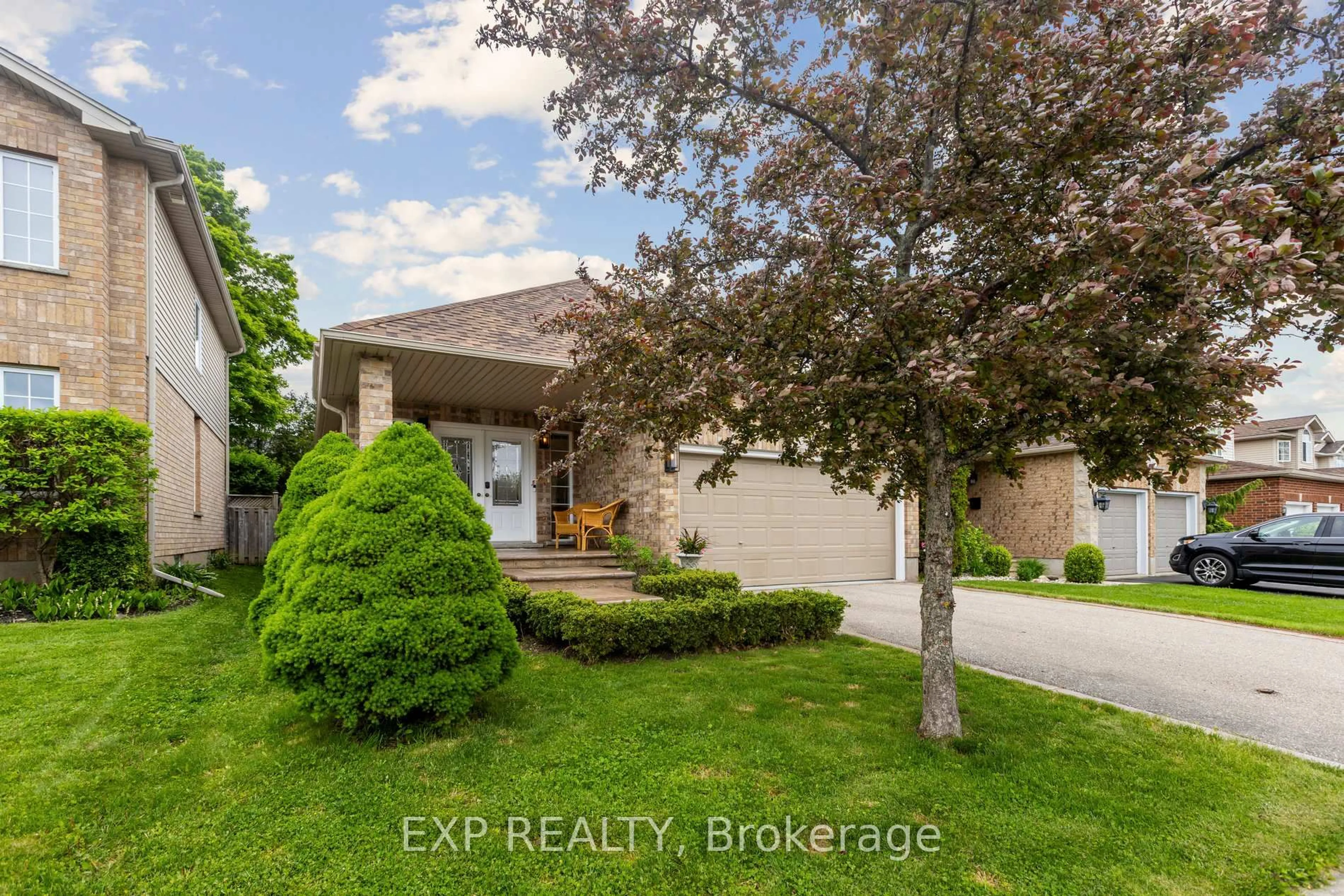A pic from outside/outdoor area/front of a property/back of a property/a pic from drone, street for 33 Davis St, Guelph Ontario N1E 0C8