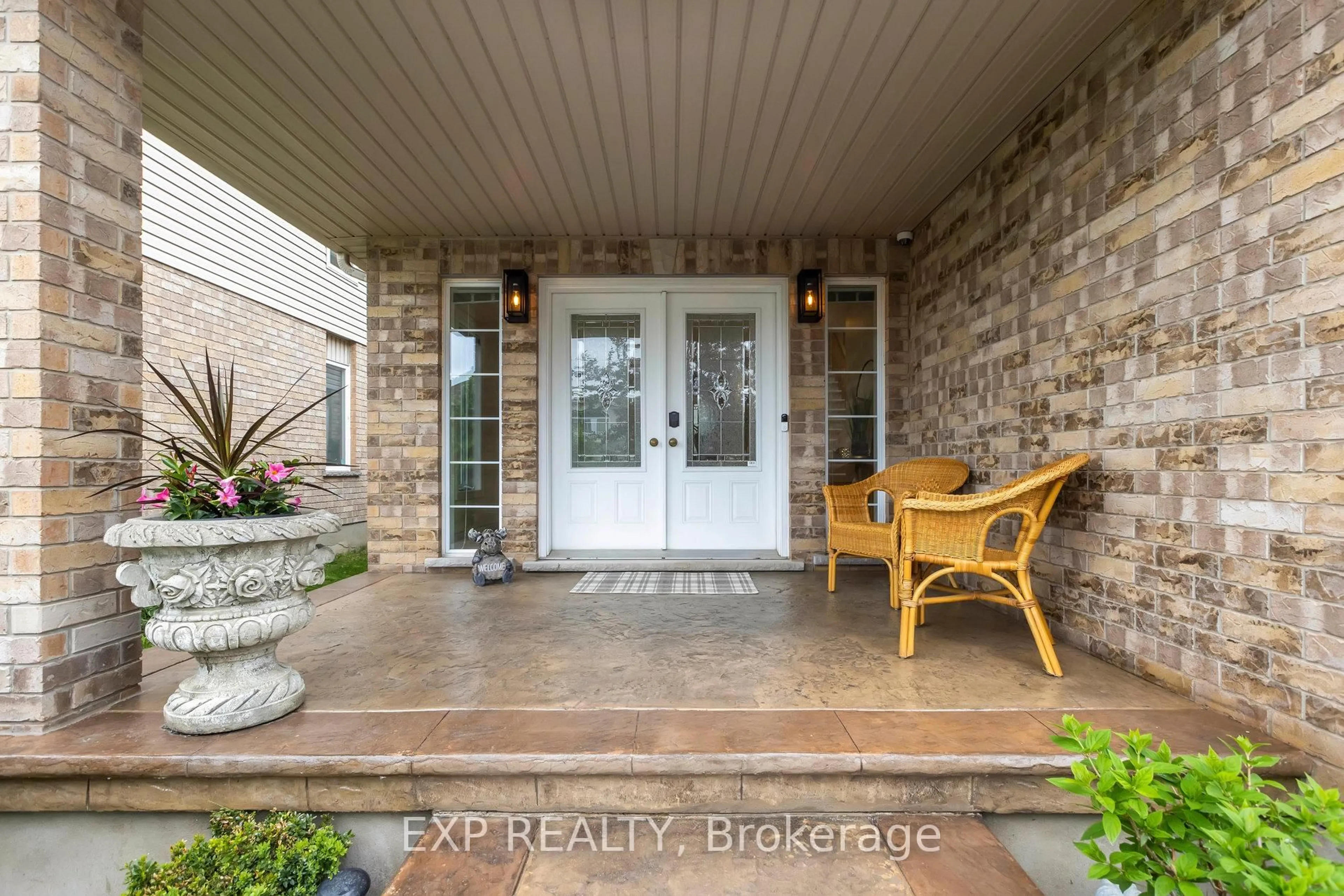 Indoor entryway for 33 Davis St, Guelph Ontario N1E 0C8