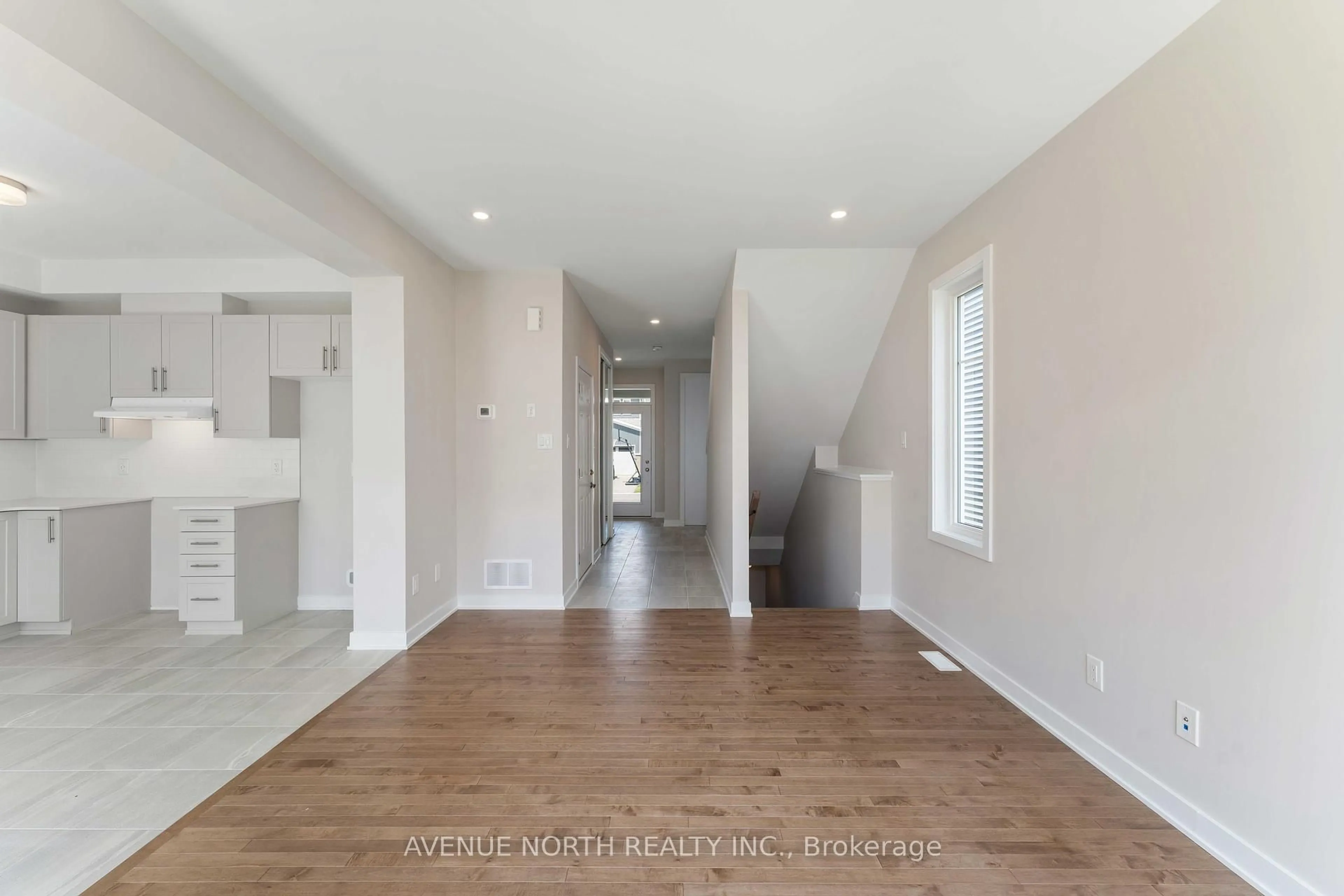 Indoor entryway for 91 MUDMINNOW Cres, Orleans Ontario K4A 5H9