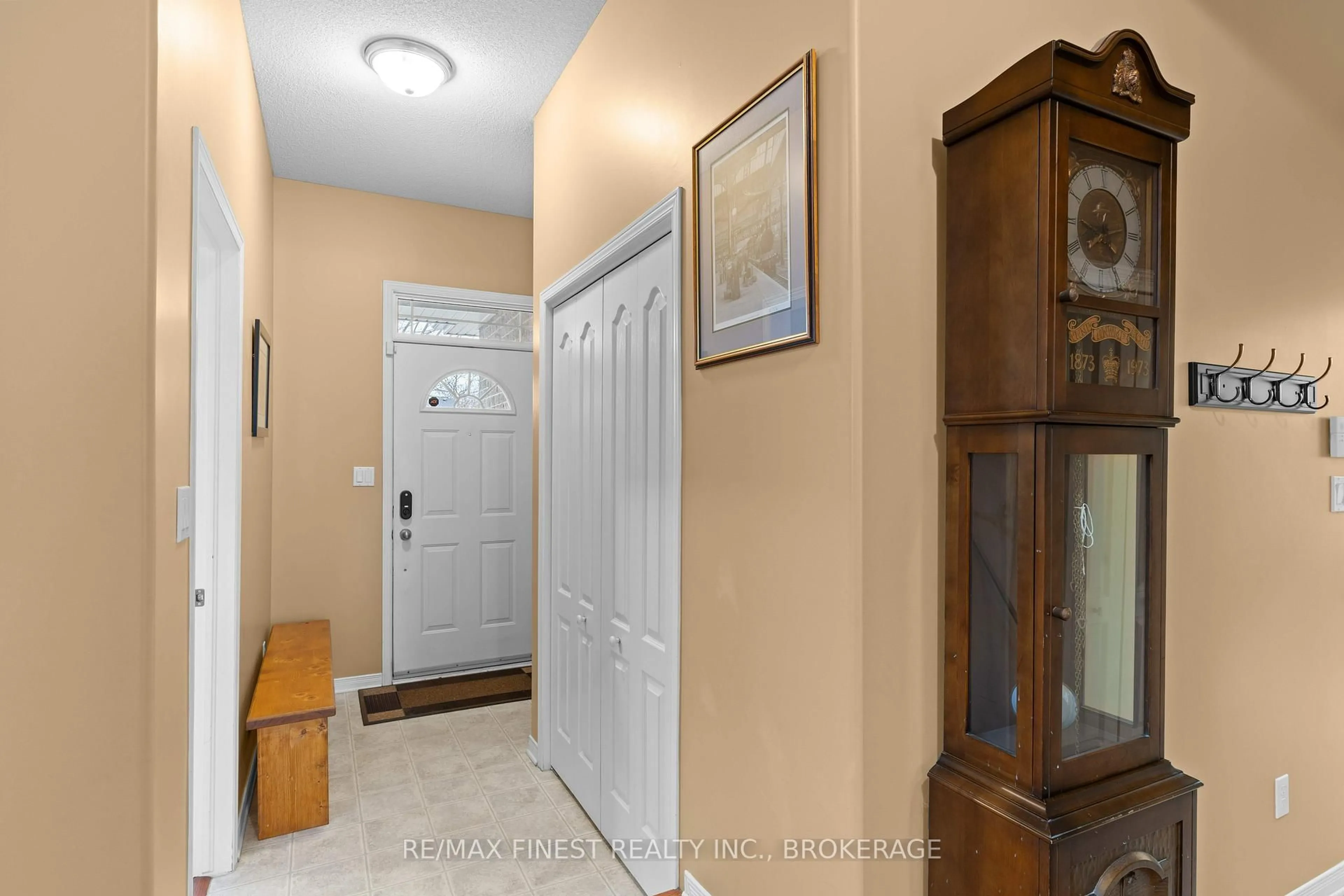 Indoor entryway for 514 Weston Cres, Kingston Ontario K7M 9E9