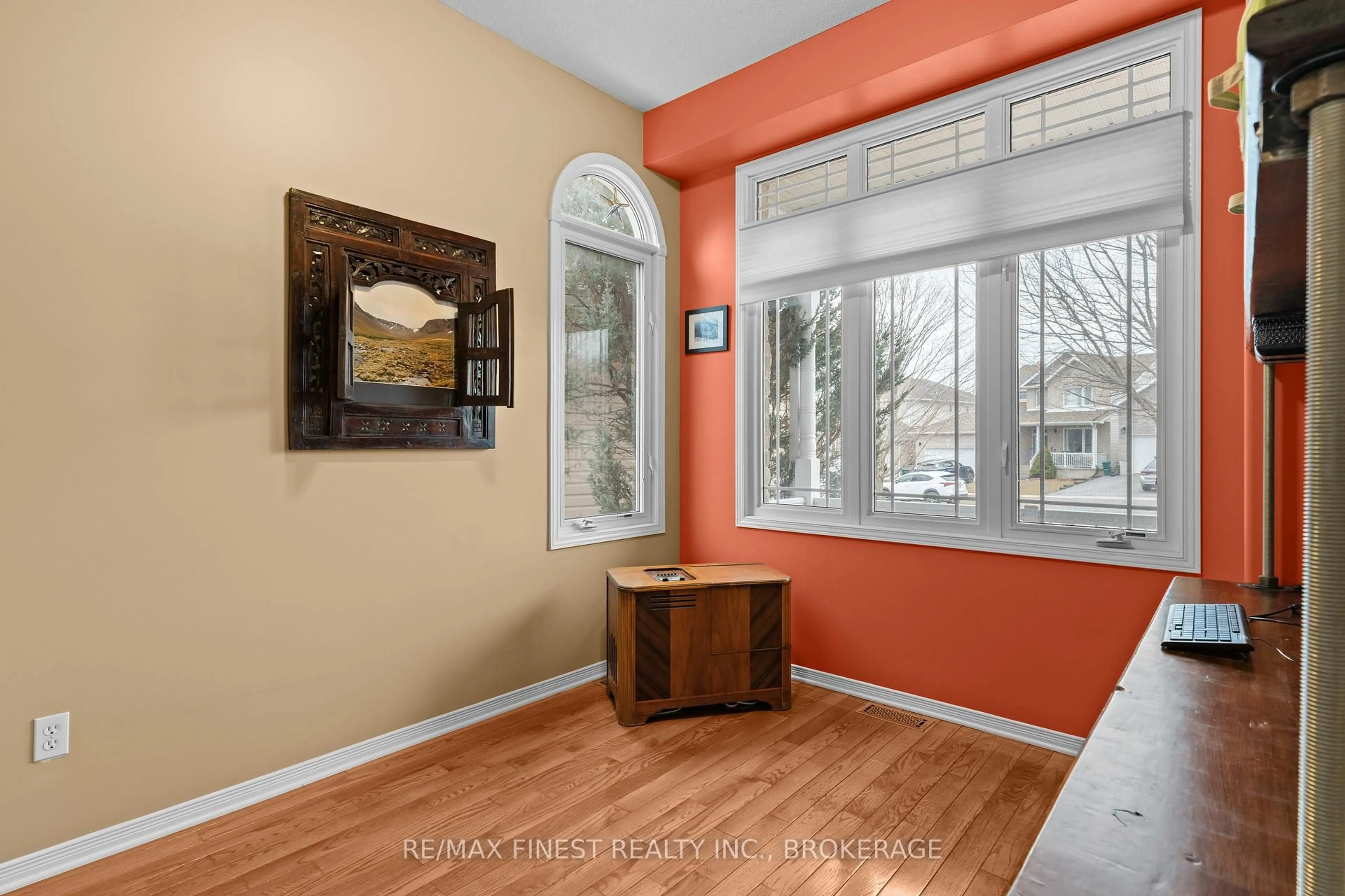 Indoor entryway for 514 Weston Cres, Kingston Ontario K7M 9E9