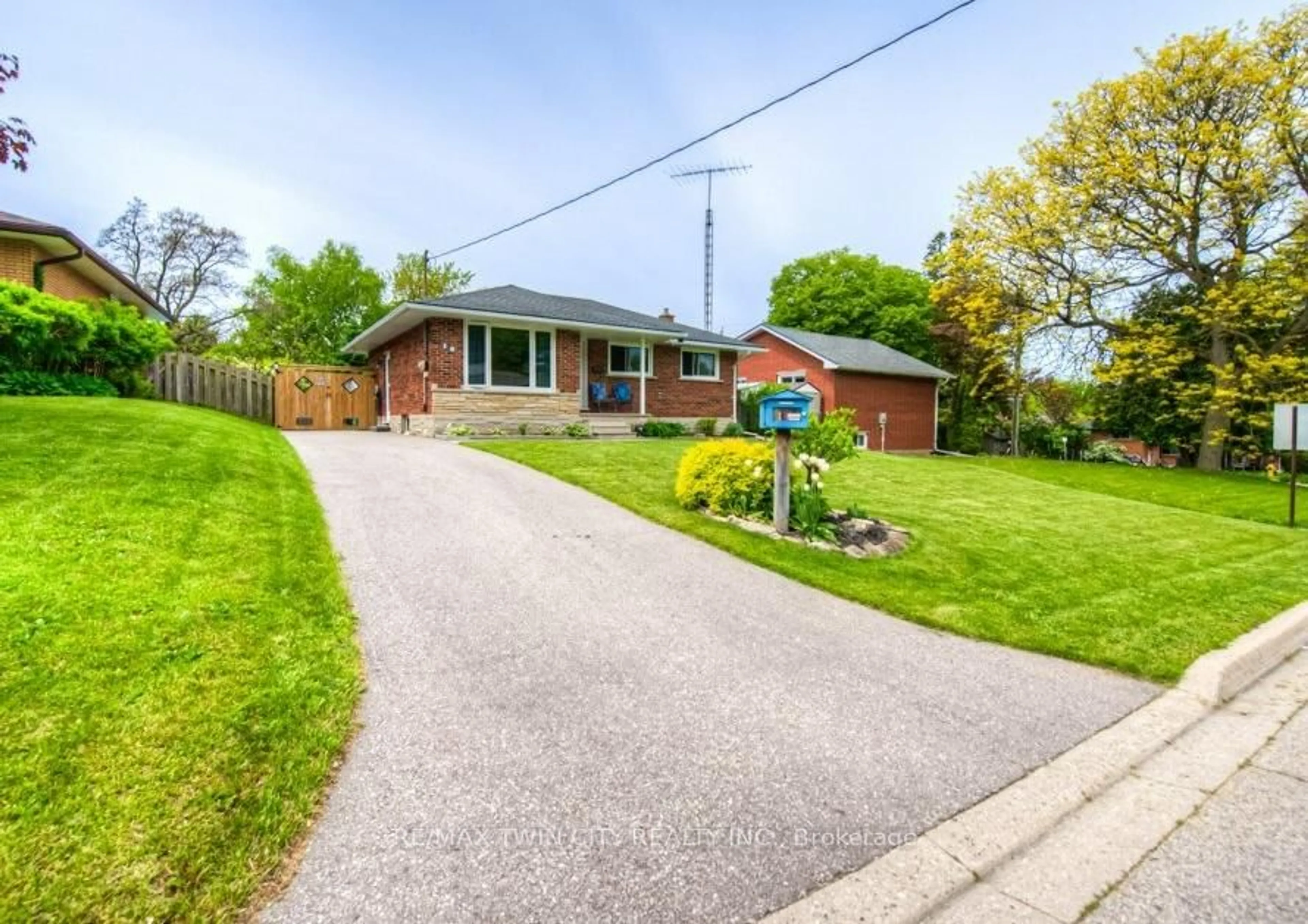 Home with brick exterior material, street for 18 Renwick Ave, Cambridge Ontario N3C 2T6