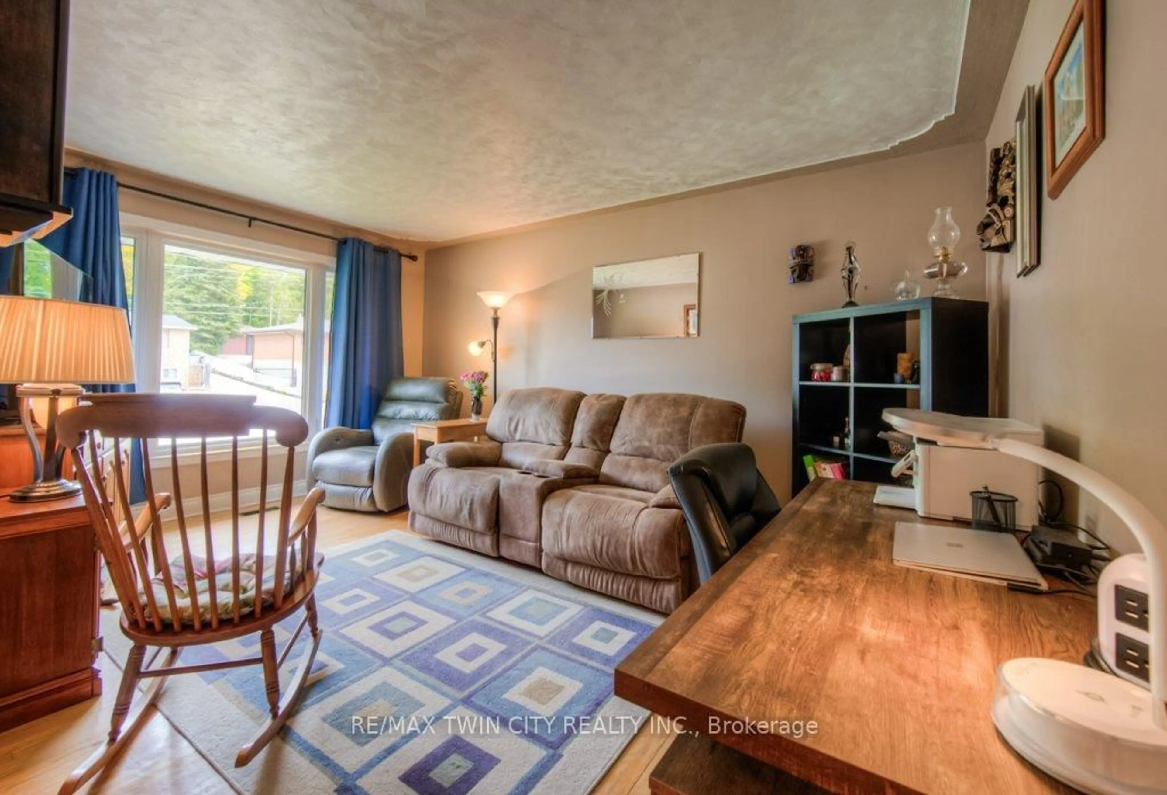 Living room with furniture, wood/laminate floor for 18 Renwick Ave, Cambridge Ontario N3C 2T6