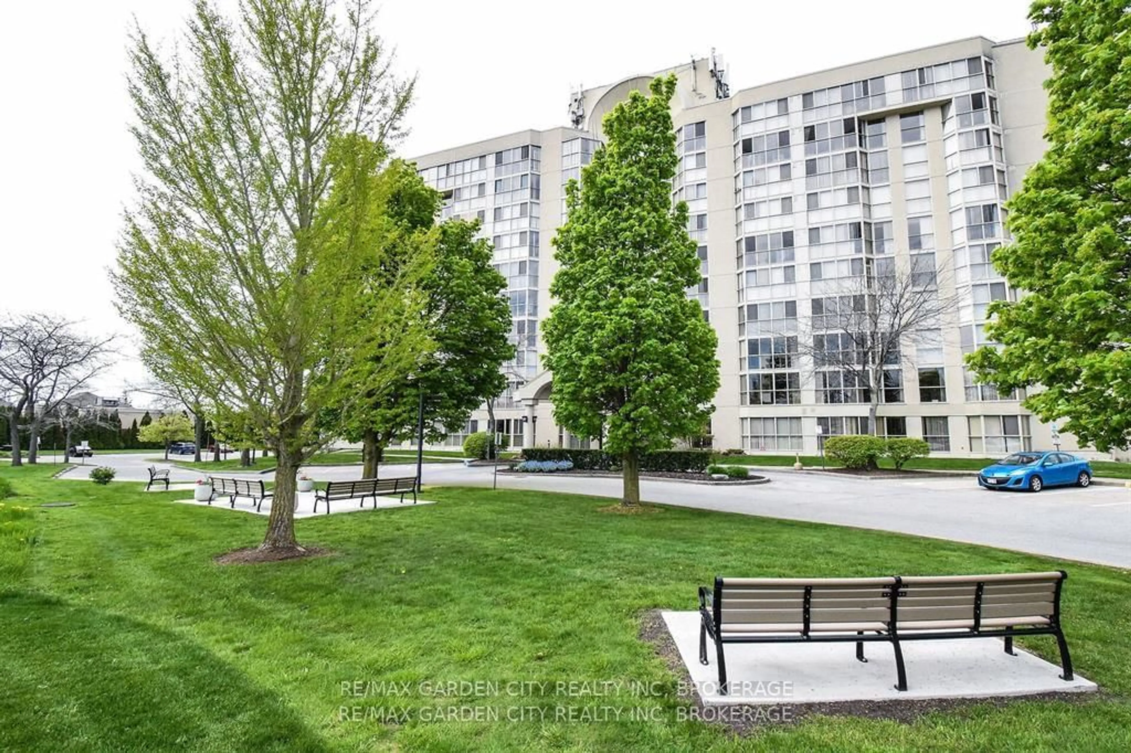 Patio, street for 162 Martindale Rd #509, St. Catharines Ontario L2S 3S4