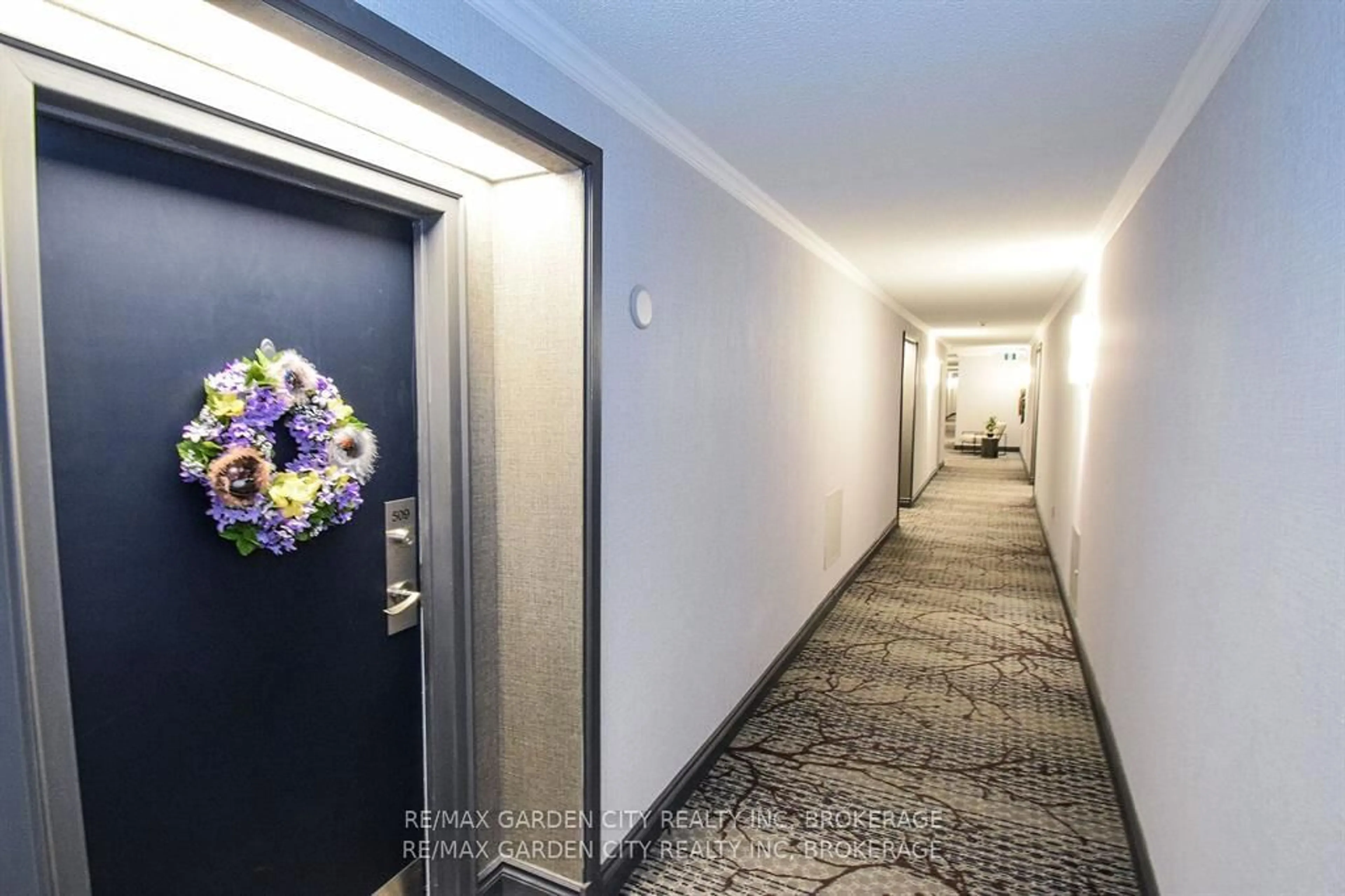 Indoor foyer for 162 Martindale Rd #509, St. Catharines Ontario L2S 3S4