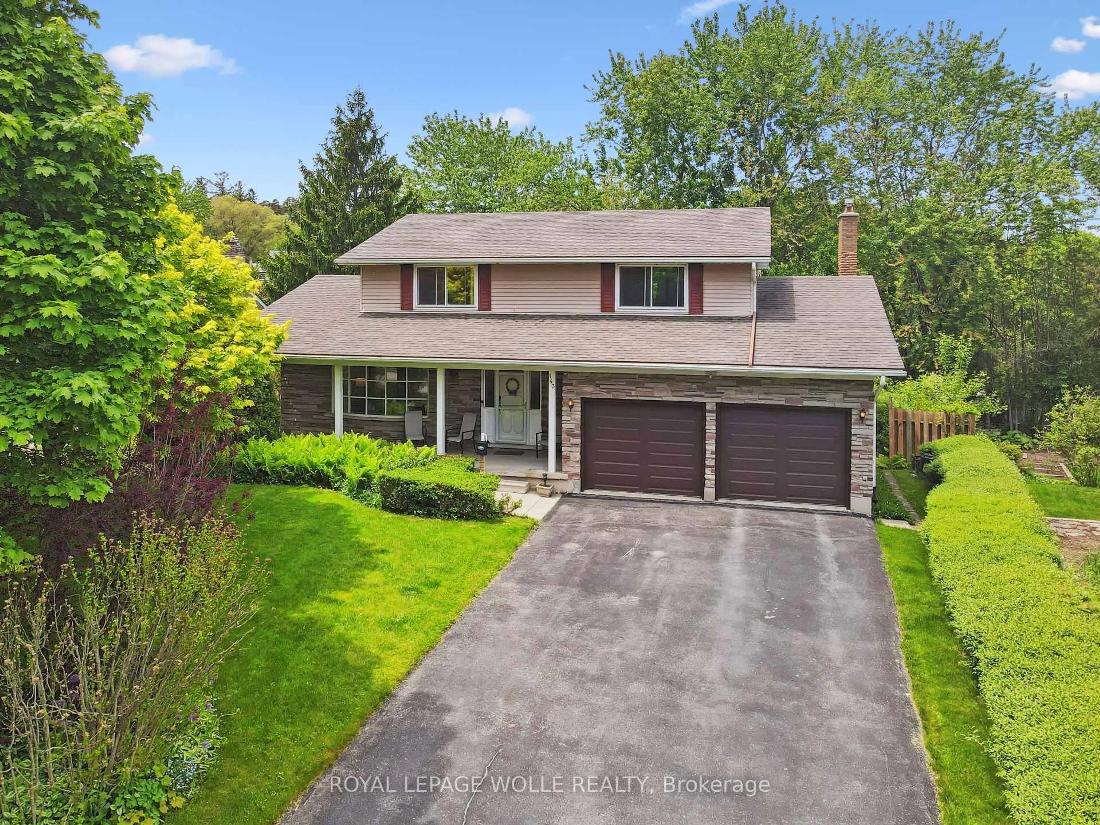 A pic from outside/outdoor area/front of a property/back of a property/a pic from drone, street for 143 Weston Pl, Waterloo Ontario N2J 3W2
