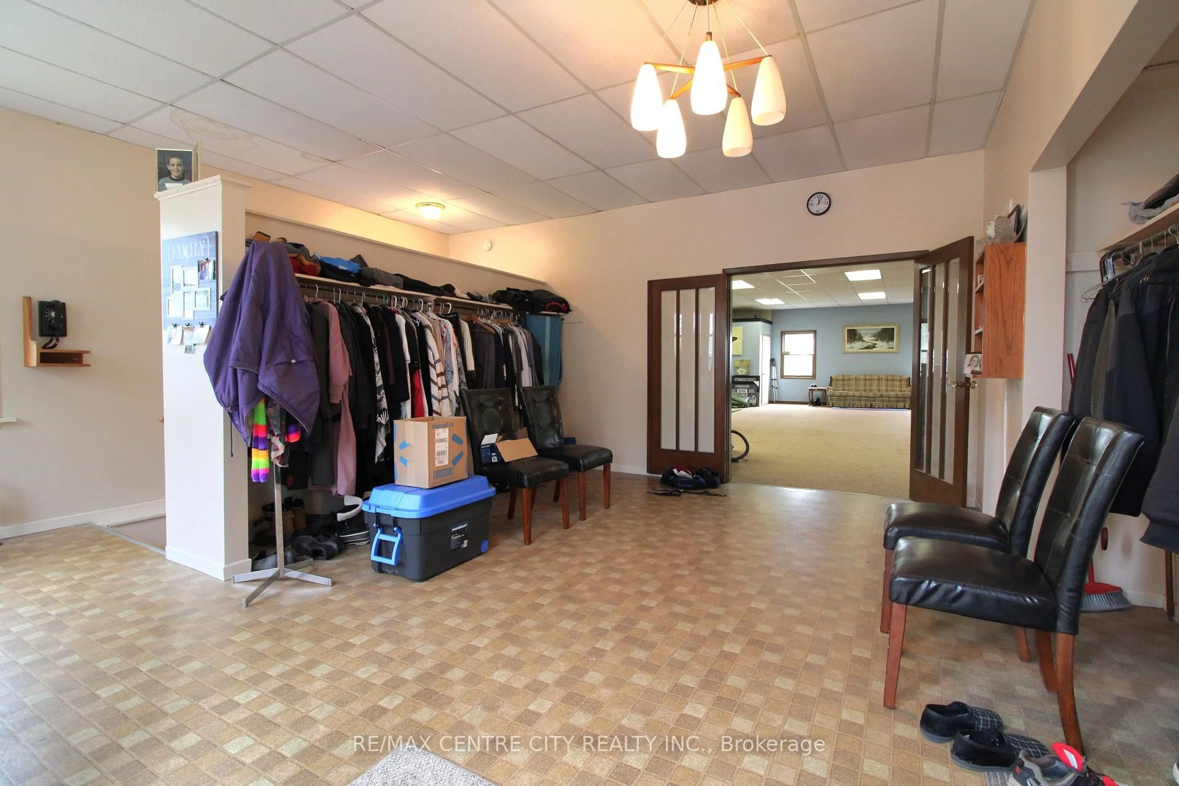 Unknown for 12 CHESTER St, St. Thomas Ontario N5R 1T8