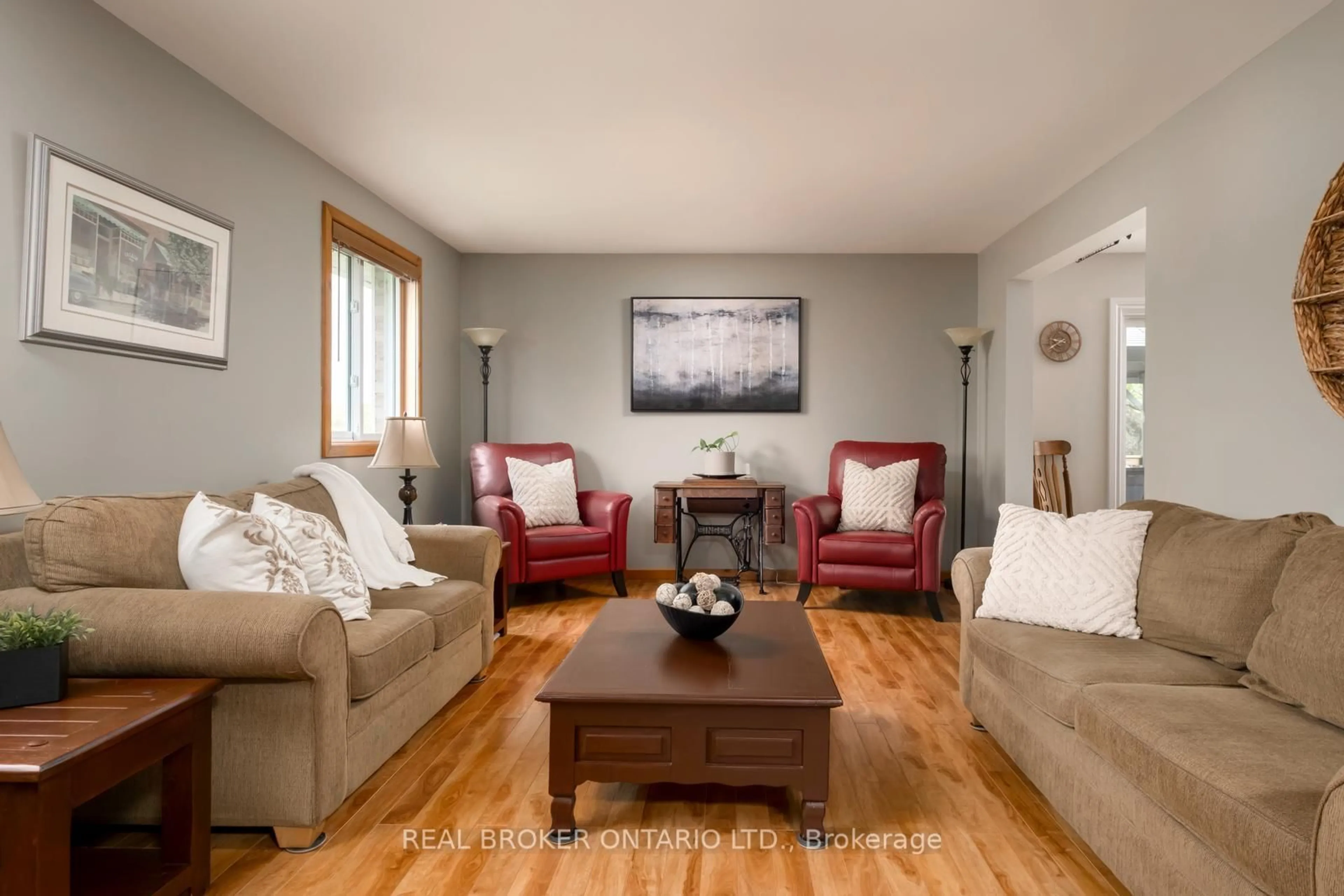 Living room with furniture, wood/laminate floor for 1743 Barton Dr, Selwyn Ontario K0L 2H0