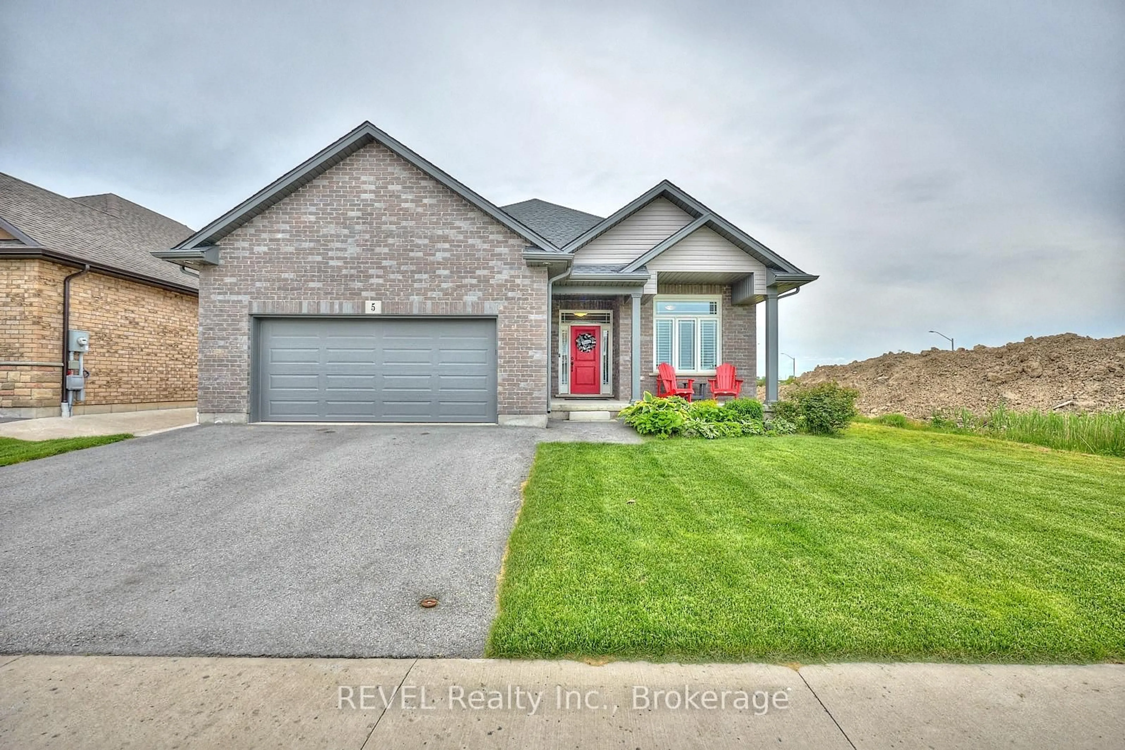 Home with brick exterior material, street for 5 Cinnamon St, Thorold Ontario L2V 0H5