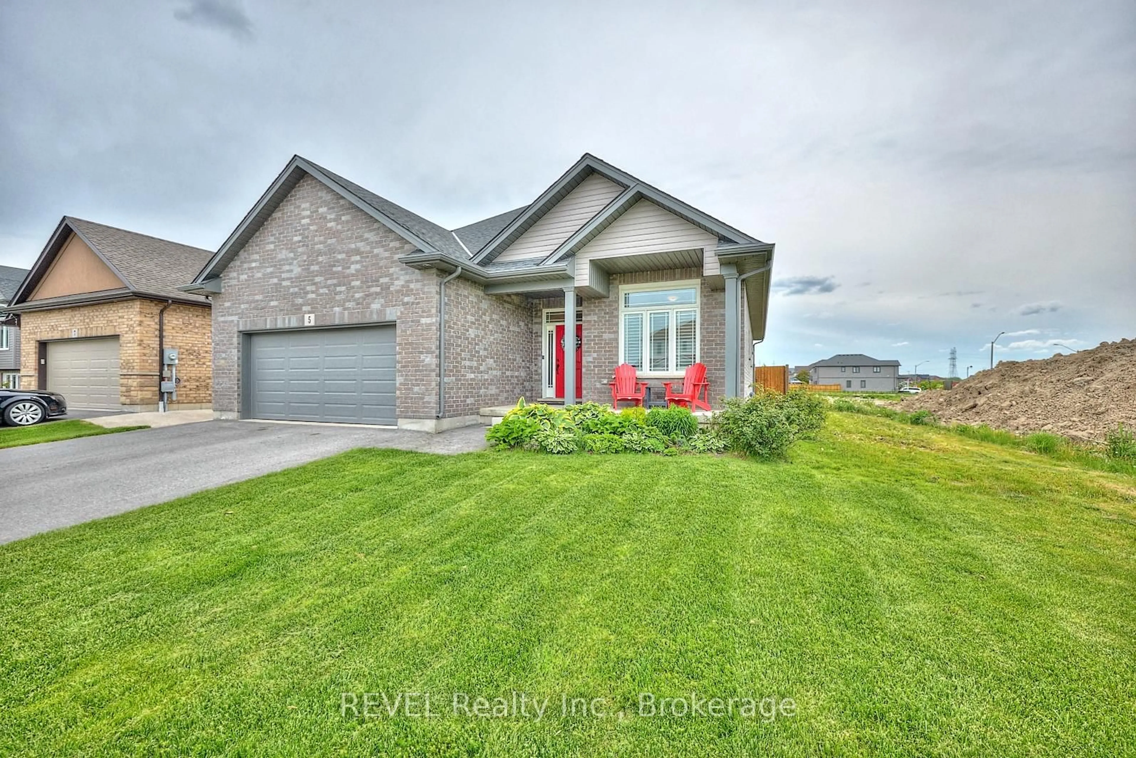 Home with brick exterior material, street for 5 Cinnamon St, Thorold Ontario L2V 0H5