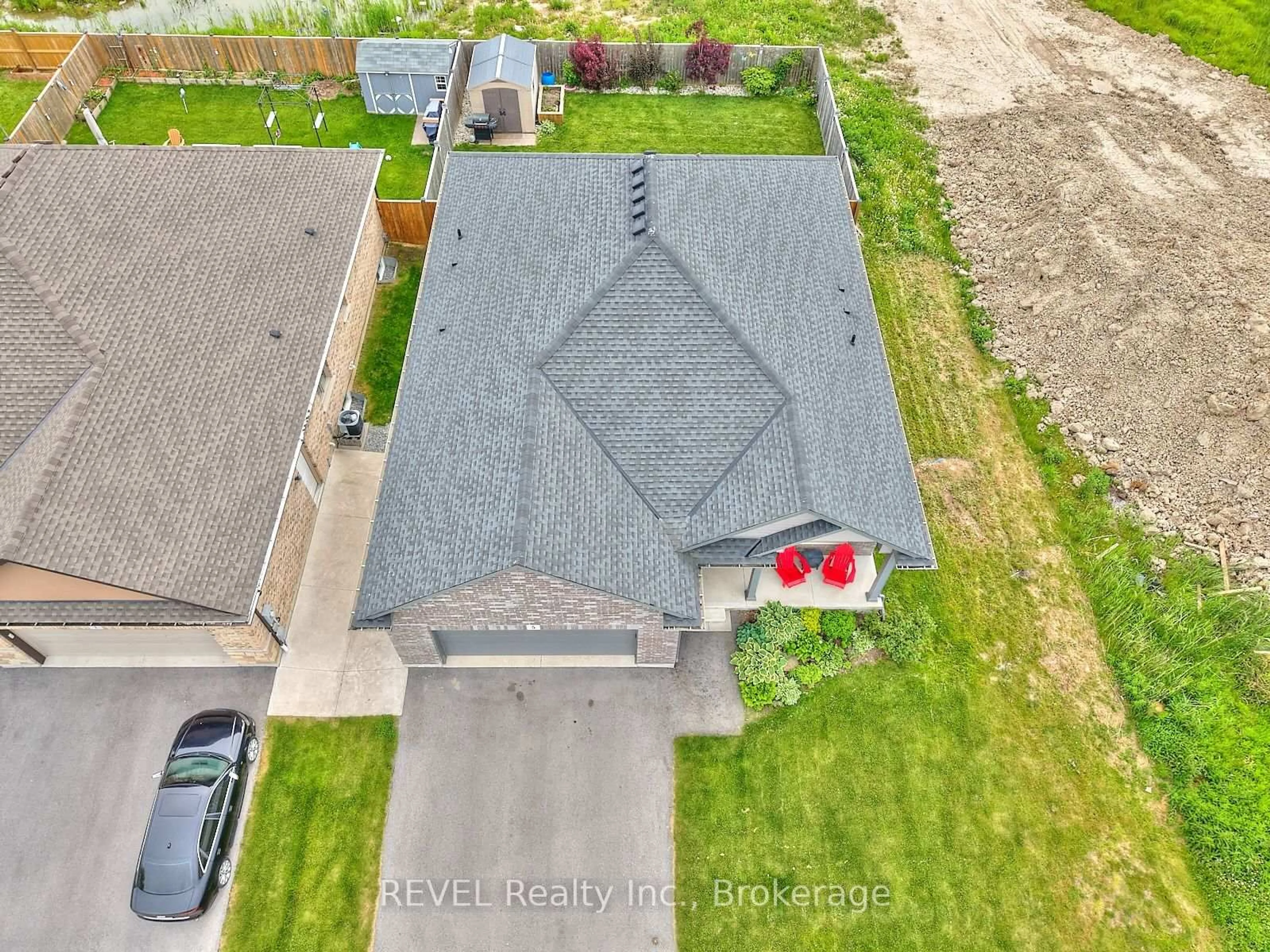 A pic from outside/outdoor area/front of a property/back of a property/a pic from drone, street for 5 Cinnamon St, Thorold Ontario L2V 0H5