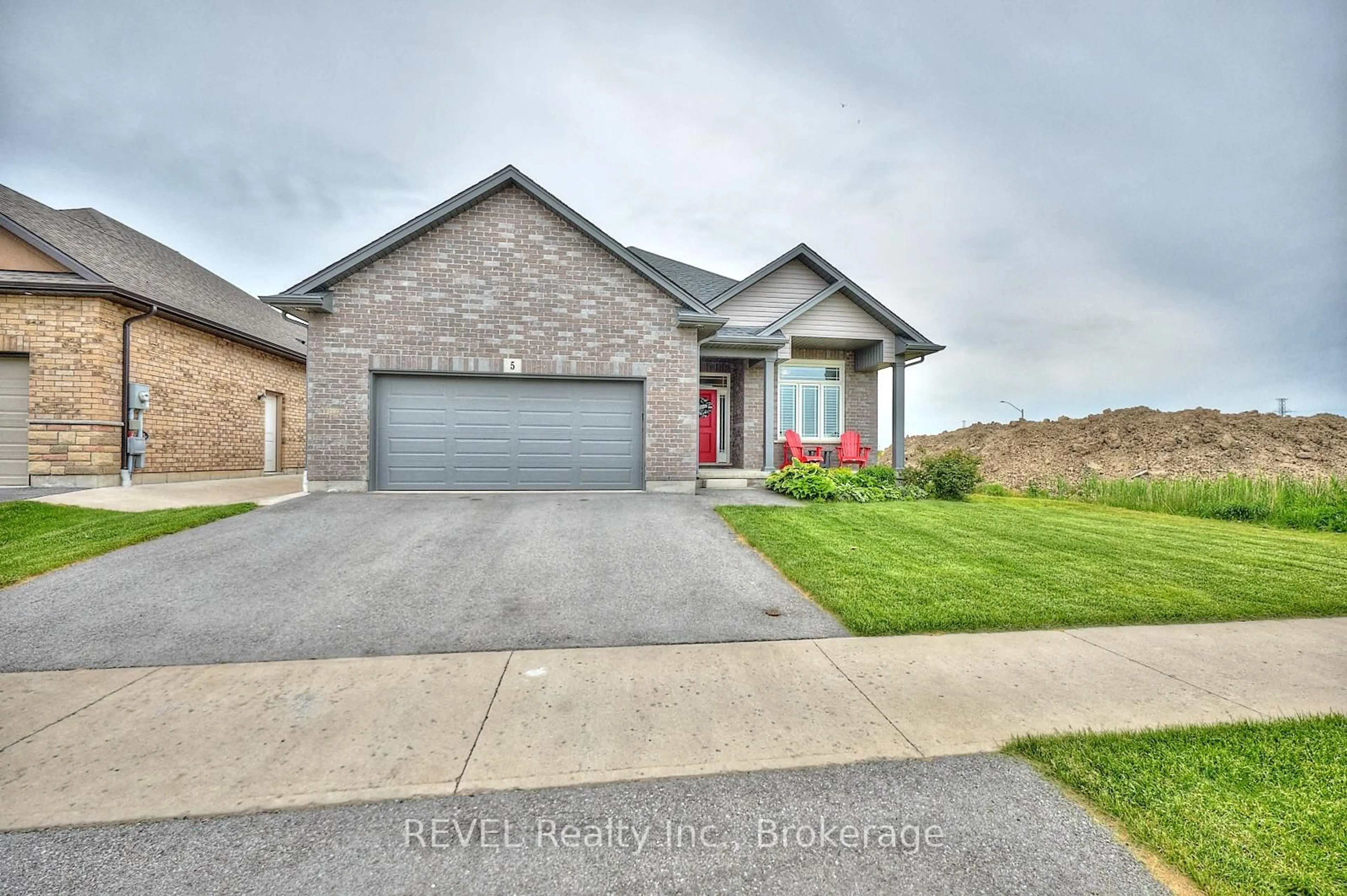 Home with brick exterior material, street for 5 Cinnamon St, Thorold Ontario L2V 0H5