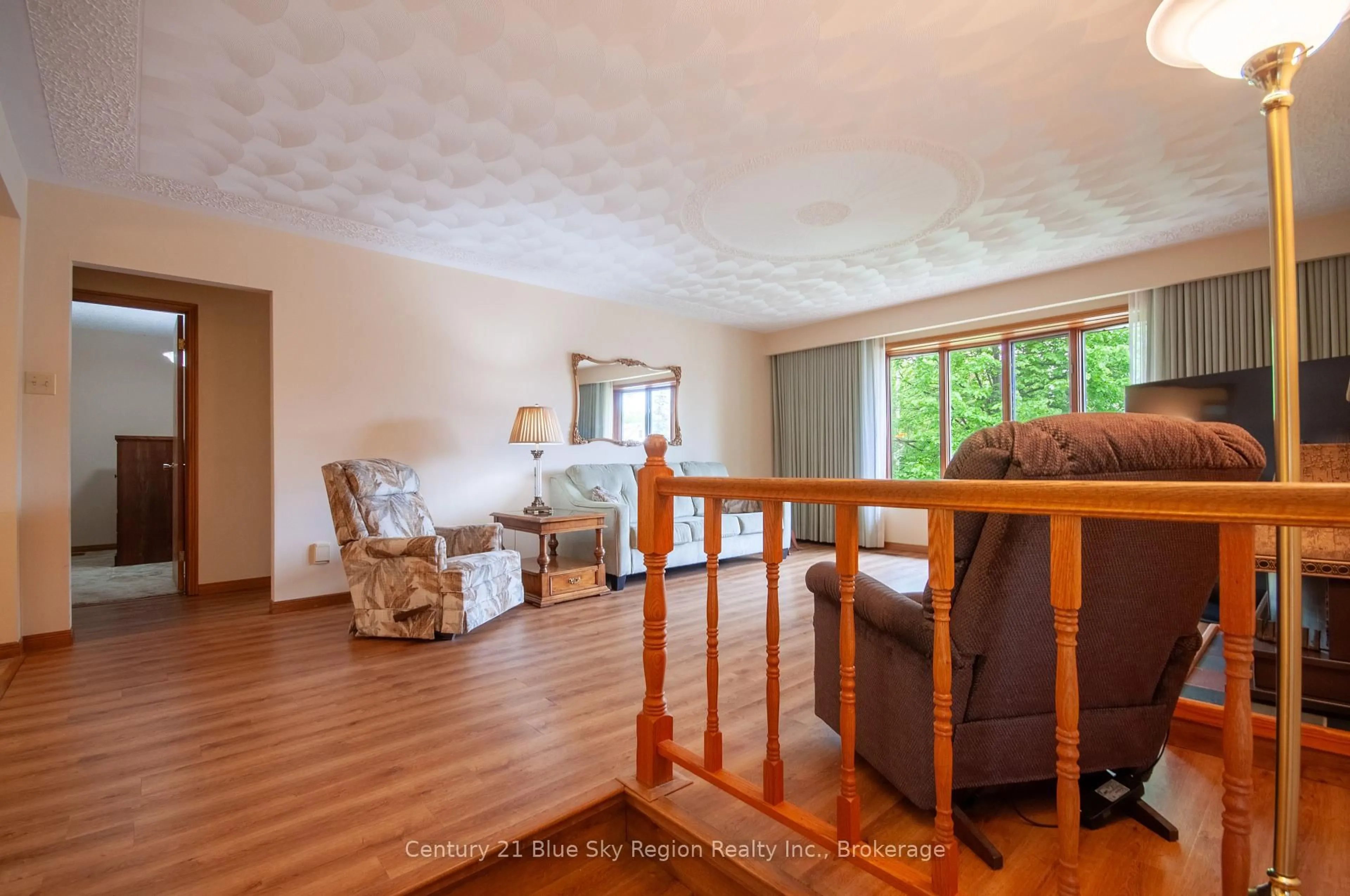 Living room with furniture, unknown for 1328 Dale Ave, North Bay Ontario P1B 6V6