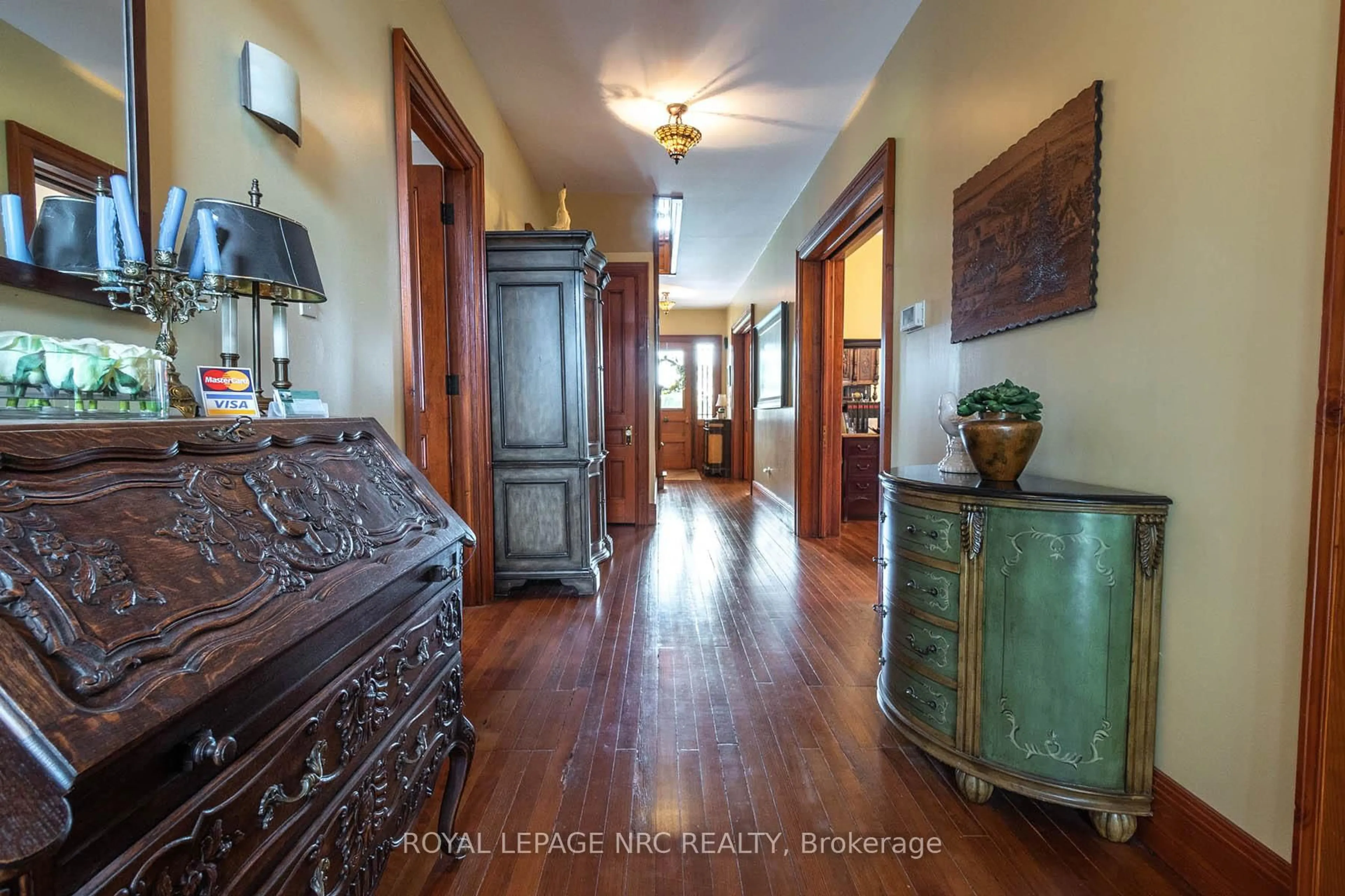 Indoor foyer for 14902 NIAGARA RIVER Pkwy, Niagara-on-the-Lake Ontario L0S 1J0