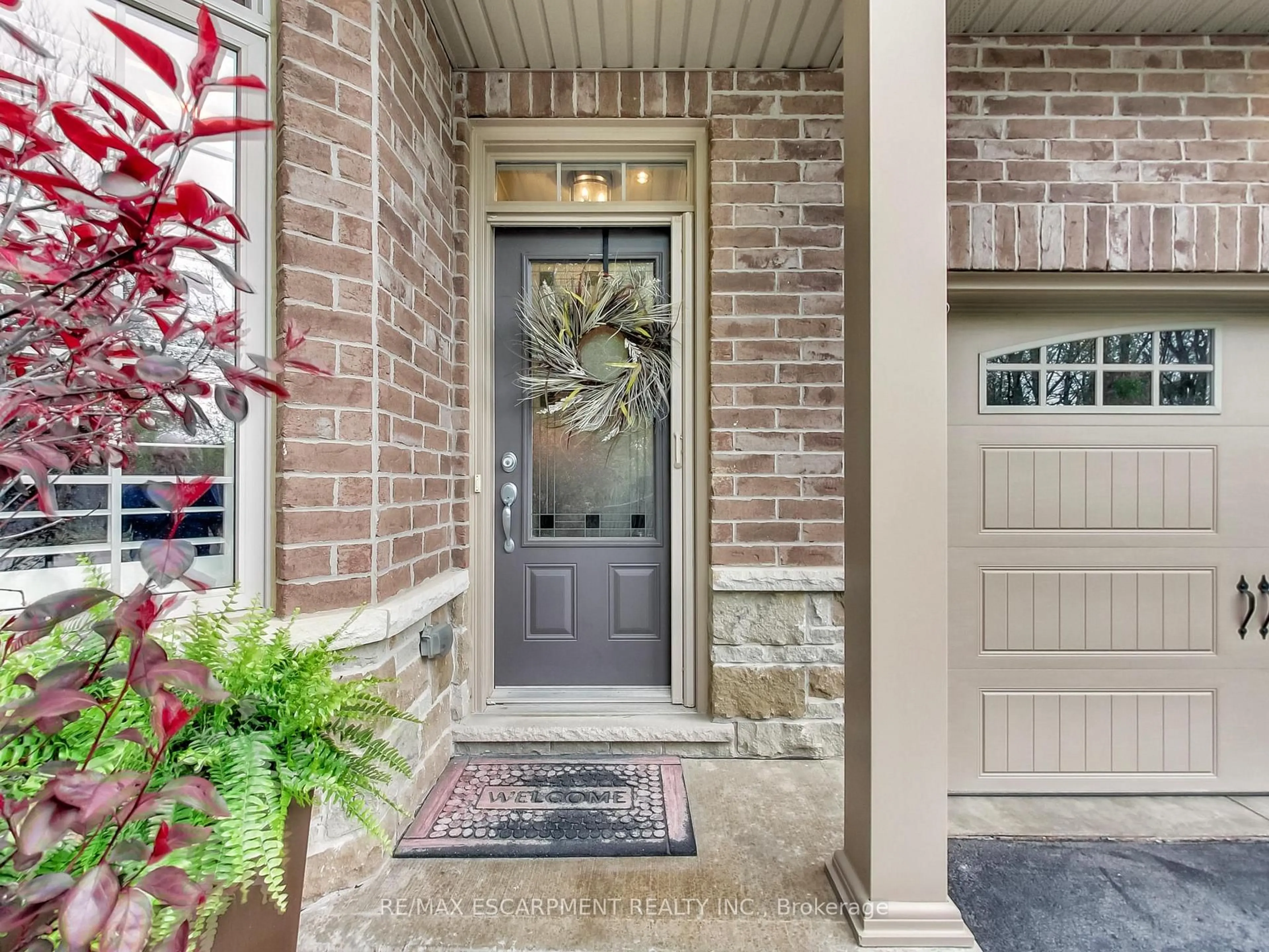 Indoor entryway for 89 Toulon Ave, Hamilton Ontario L9K 0E7