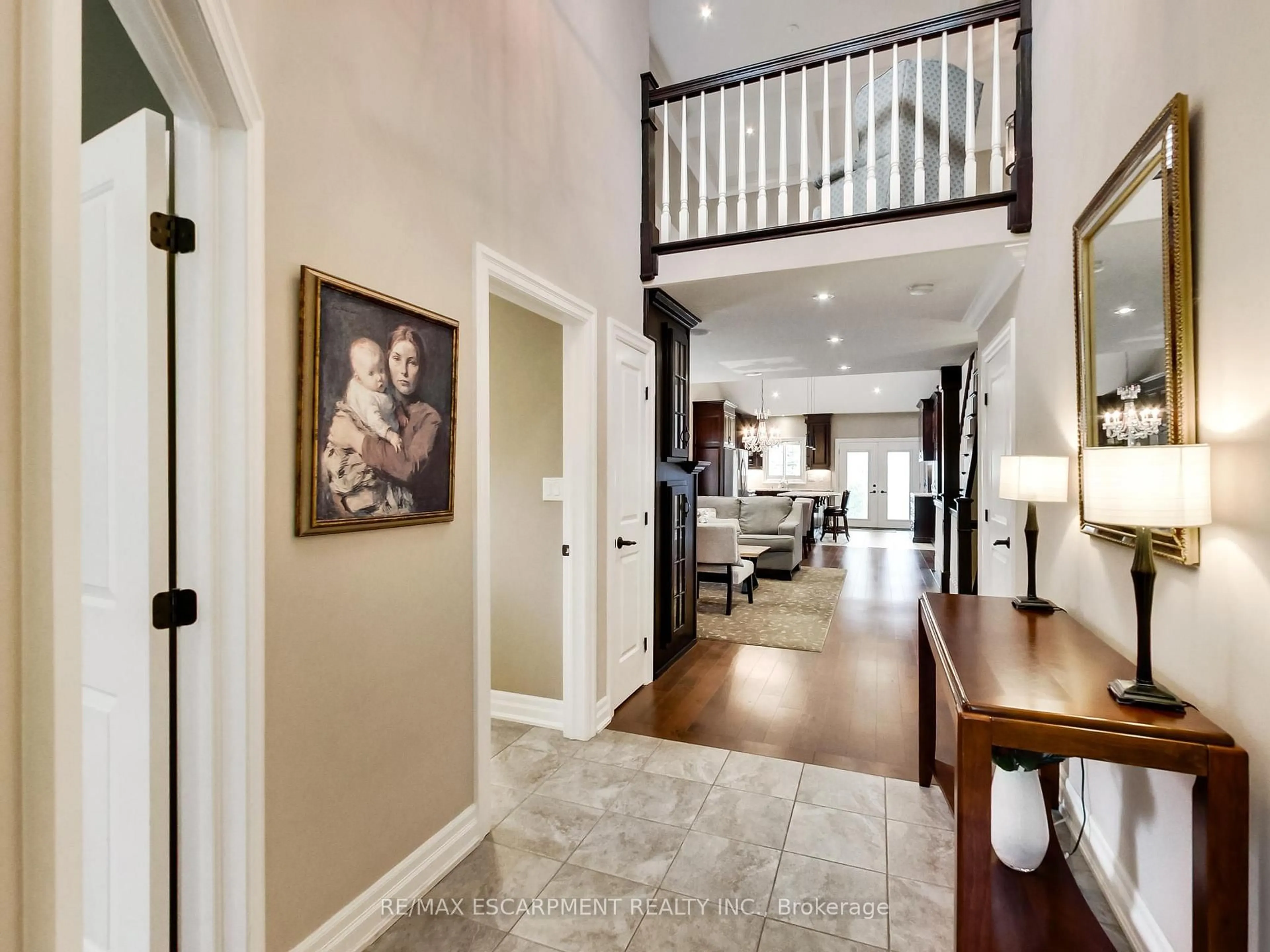 Indoor entryway for 89 Toulon Ave, Hamilton Ontario L9K 0E7