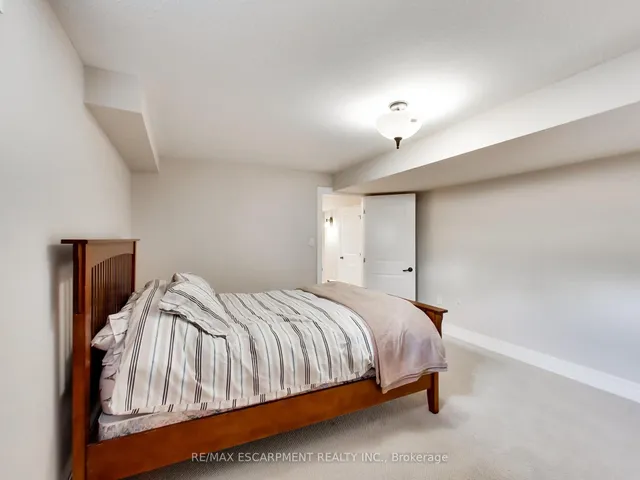 Additional property image - 89 Toulon Ave