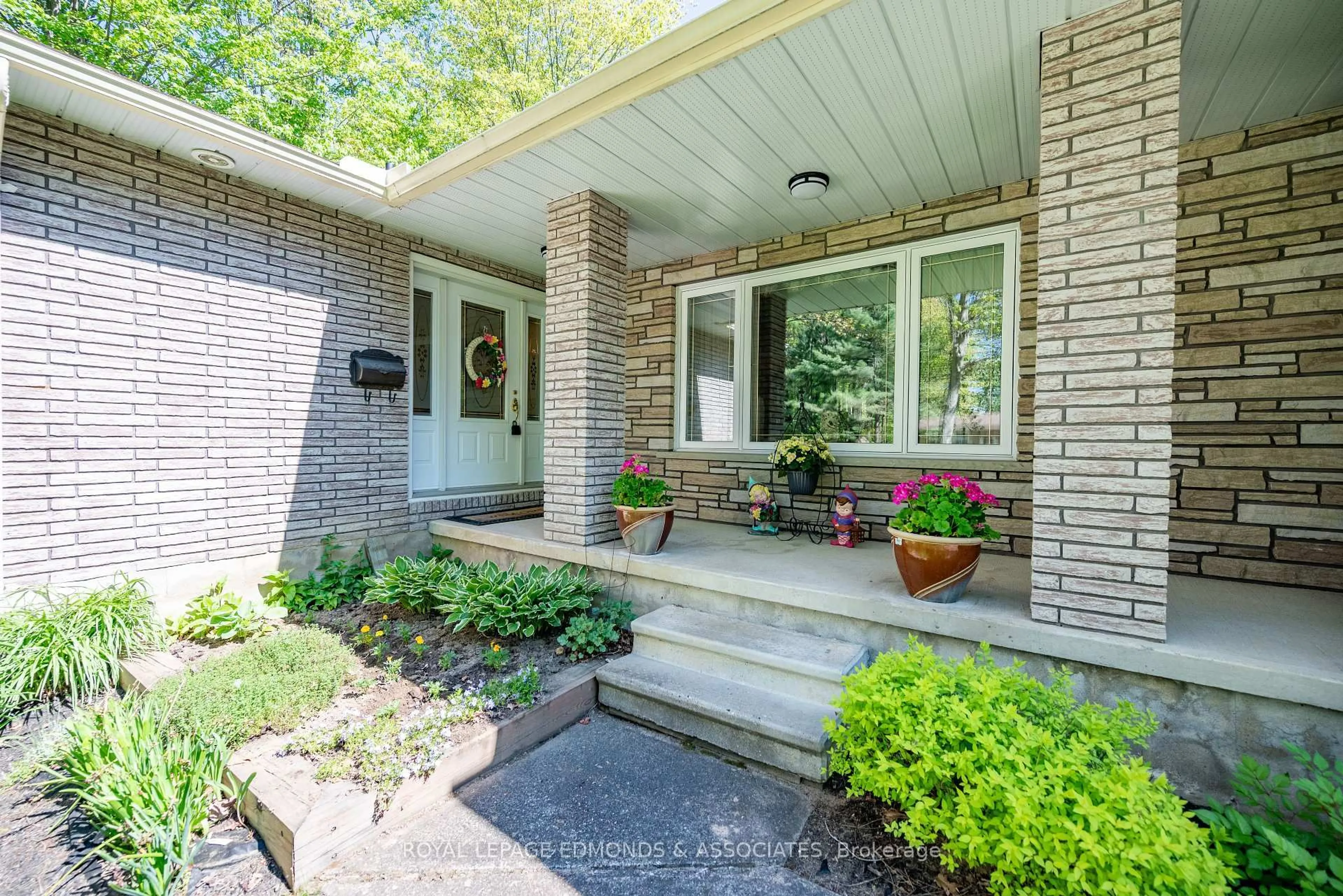 Unknown for 9 Heritage Dr, Petawawa Ontario K8H 3J5