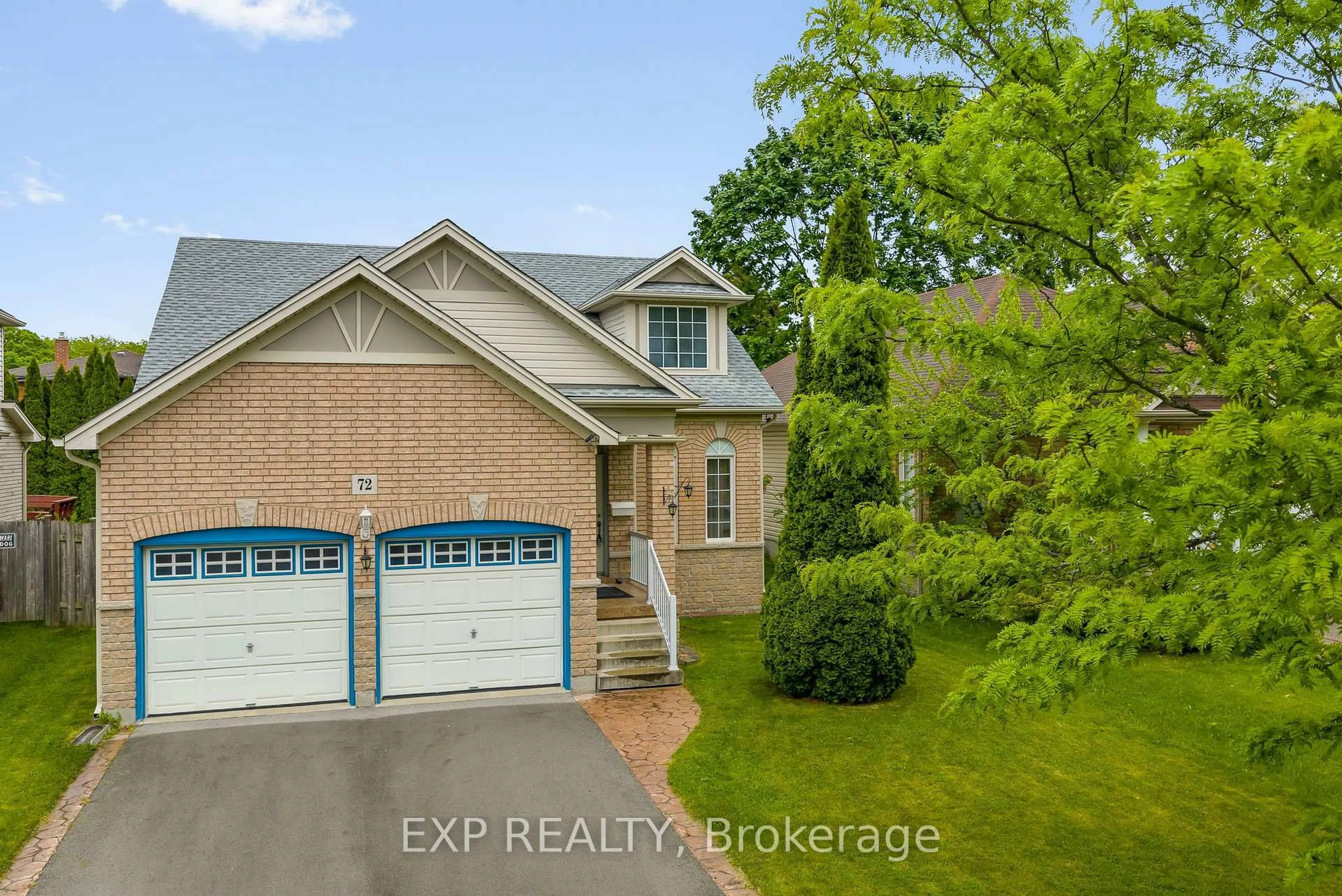 A pic from outside/outdoor area/front of a property/back of a property/a pic from drone, street for 72 Shakespeare Ave, St. Catharines Ontario L2R 6N2