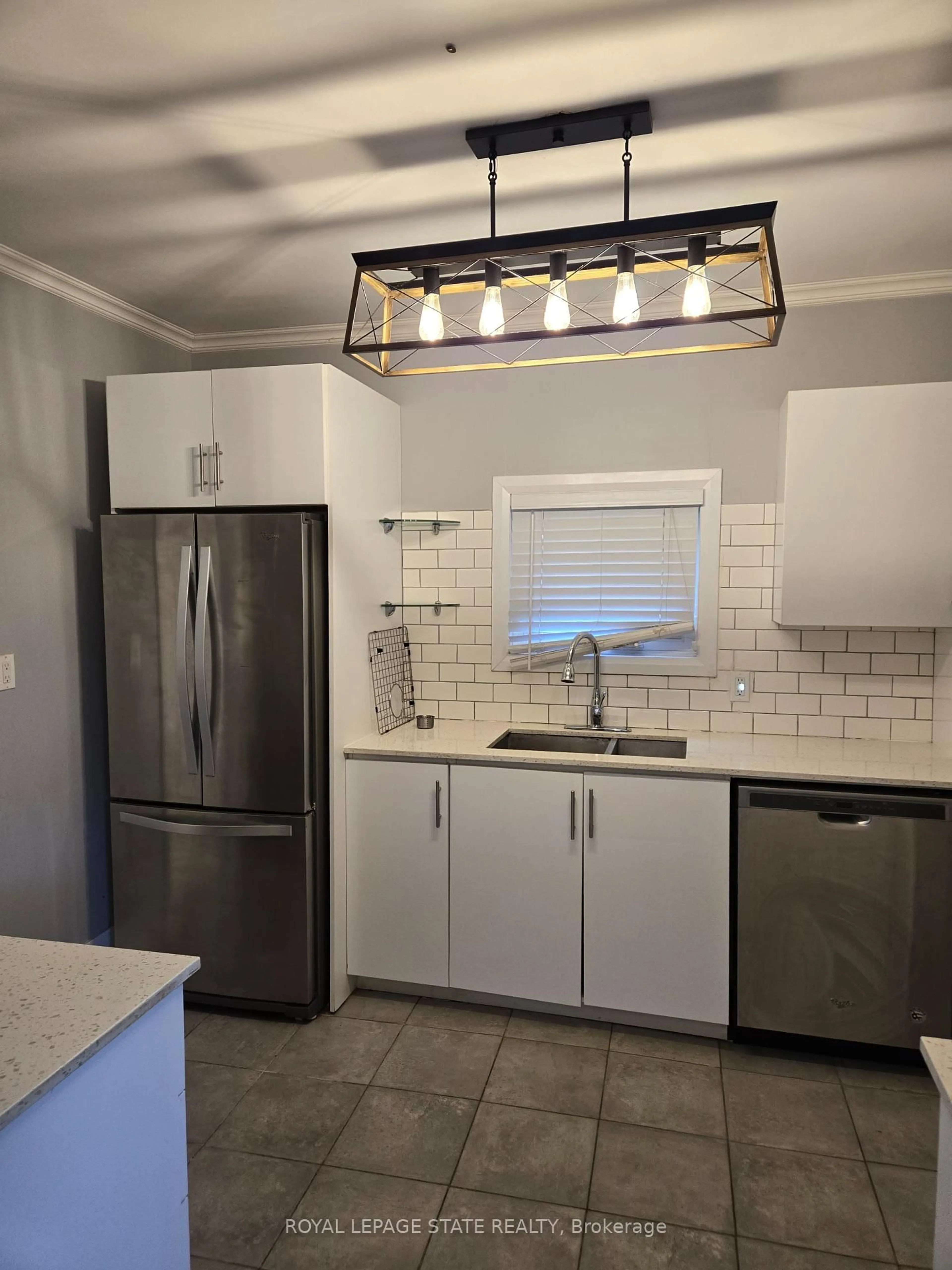 Standard kitchen, ceramic/tile floor for 6405 Barker St, Niagara Falls Ontario L2G 1Y6
