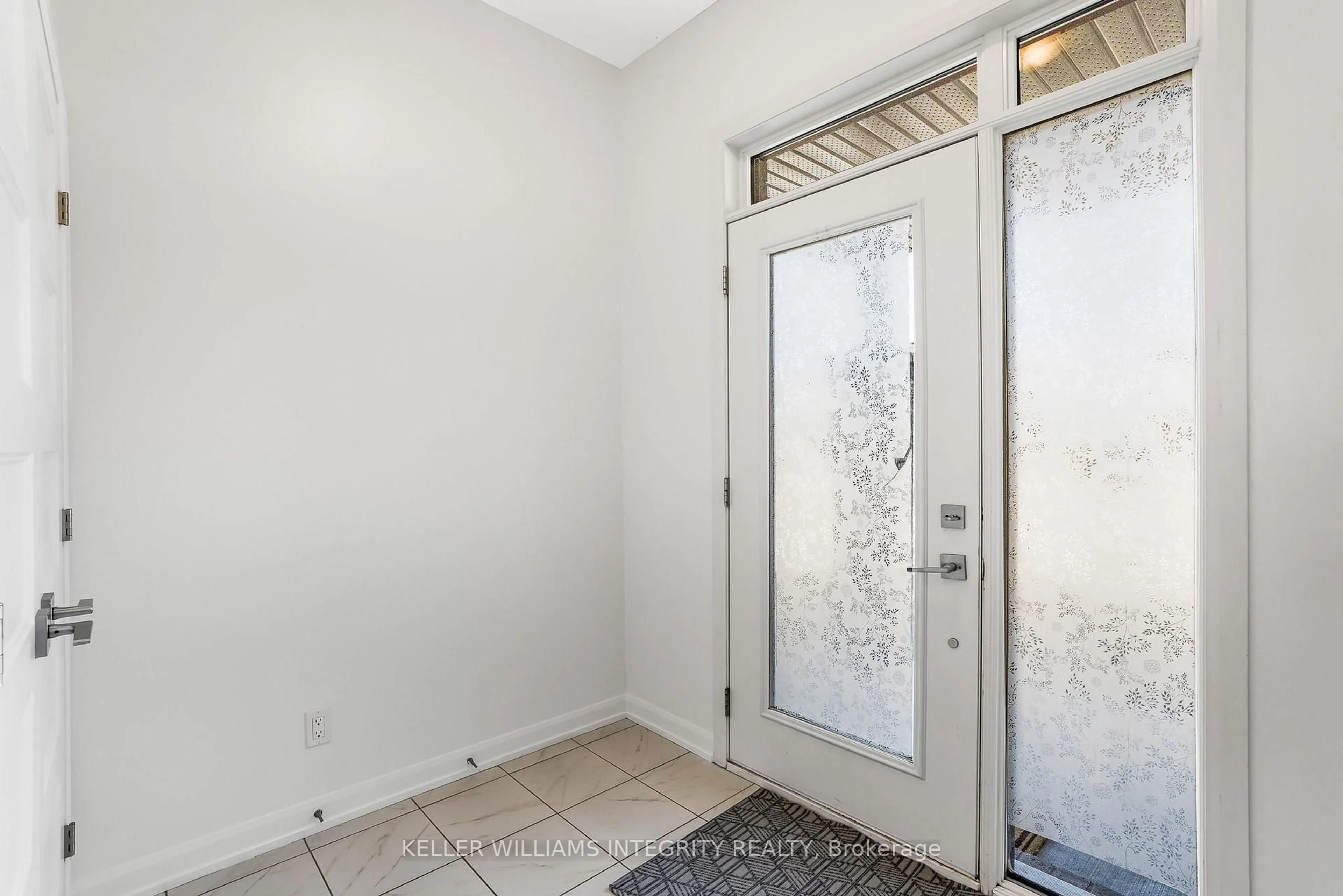 Indoor entryway for 168 Turquoise St, Clarence-Rockland Ontario K4K 0L5