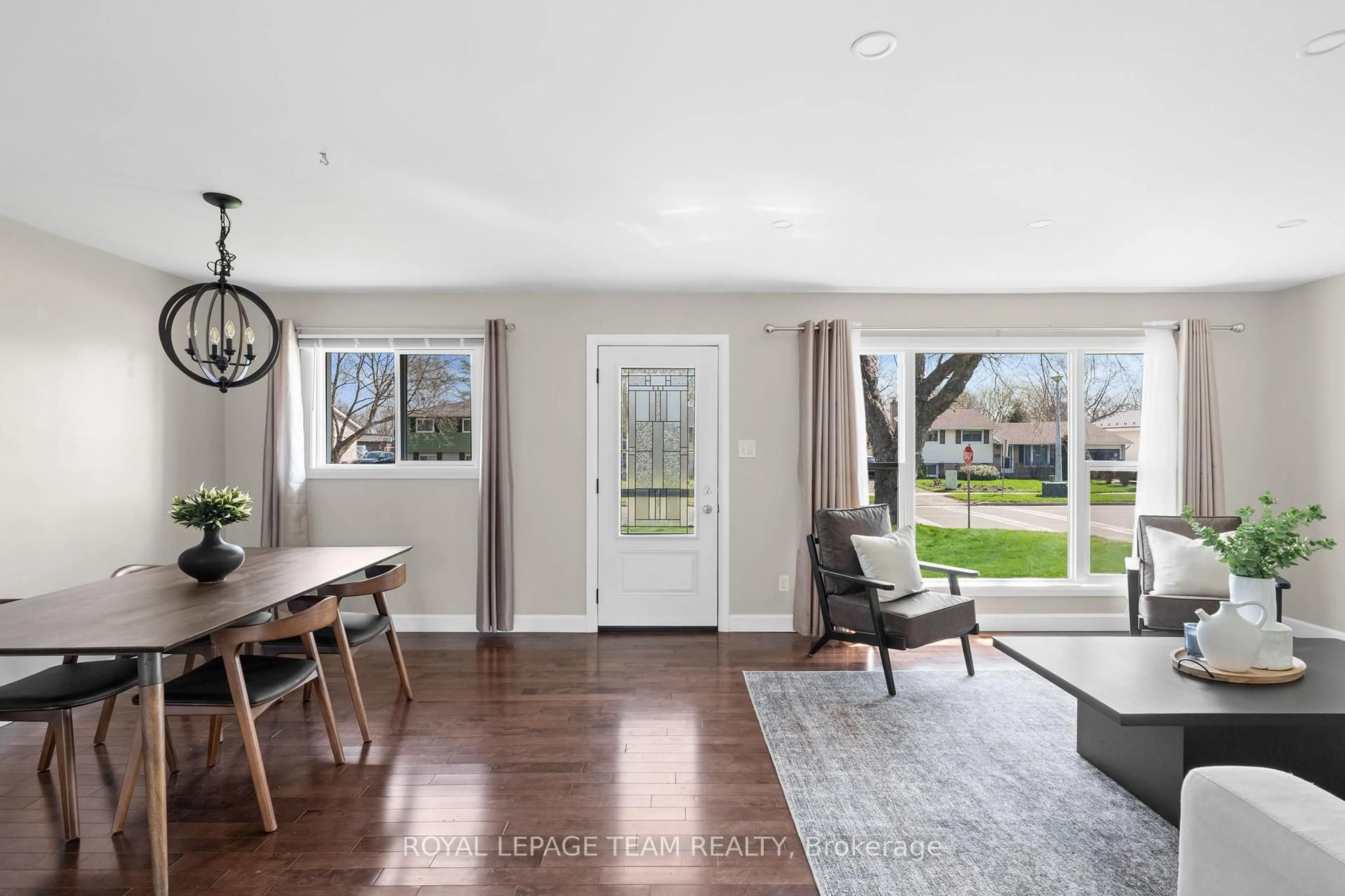 Indoor entryway for 1250 Peden Blvd, Brockville Ontario K6V 5Y5