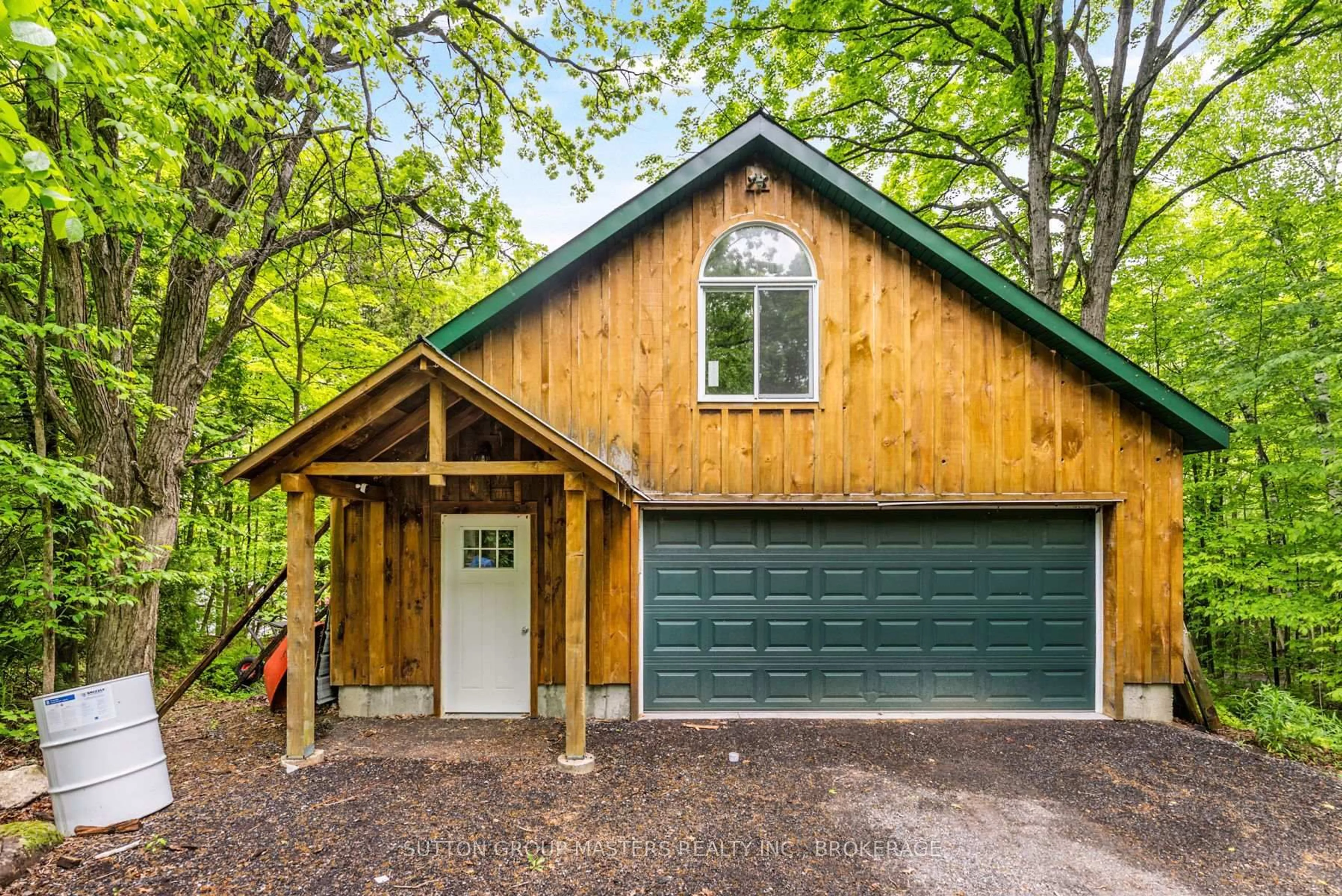 Indoor garage for 1130 Storms Lane, Hartington Ontario K0H 1W0