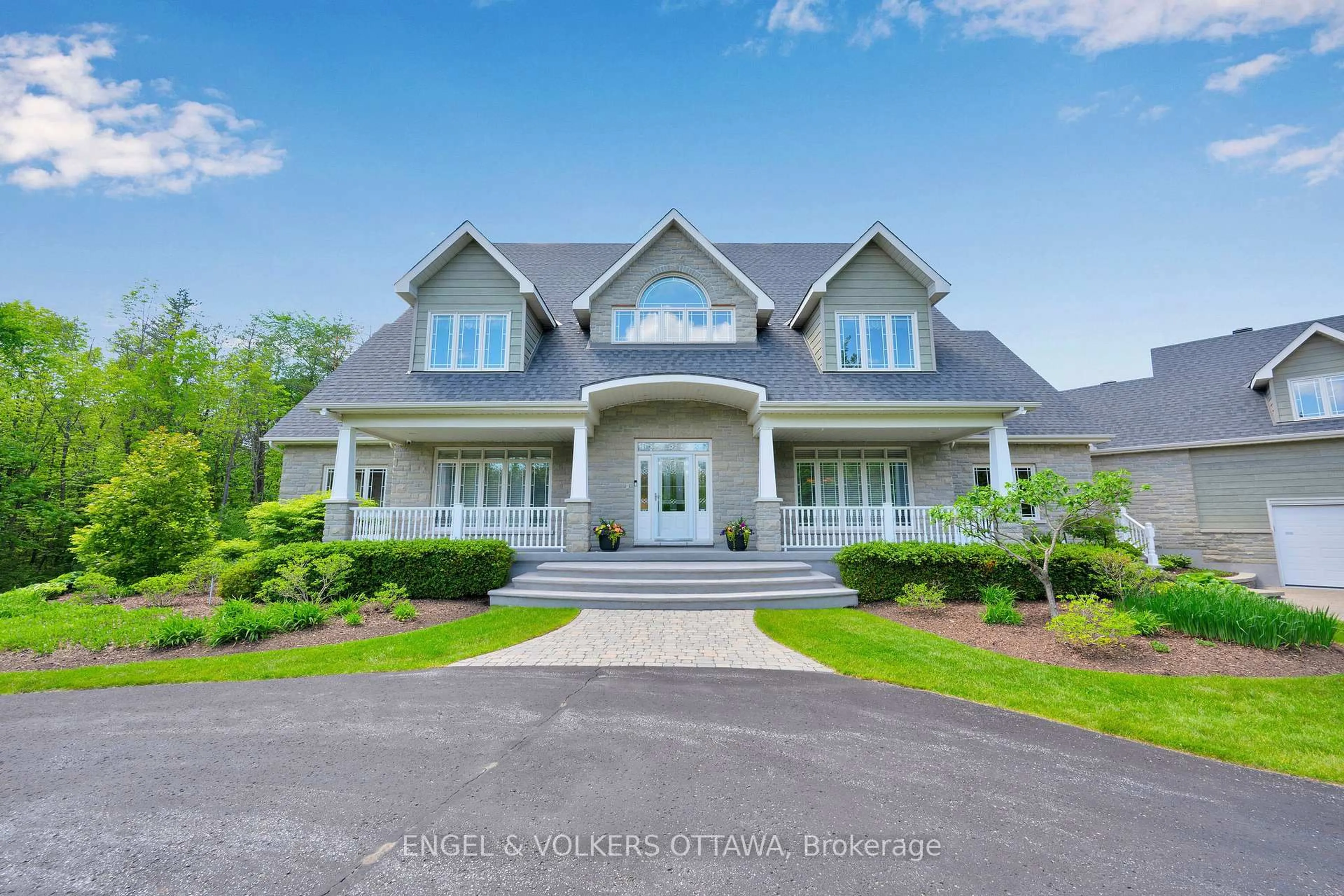 Home with vinyl exterior material, unknown for 18 Forestgrove Dr, Ottawa Ontario K2S 1V2